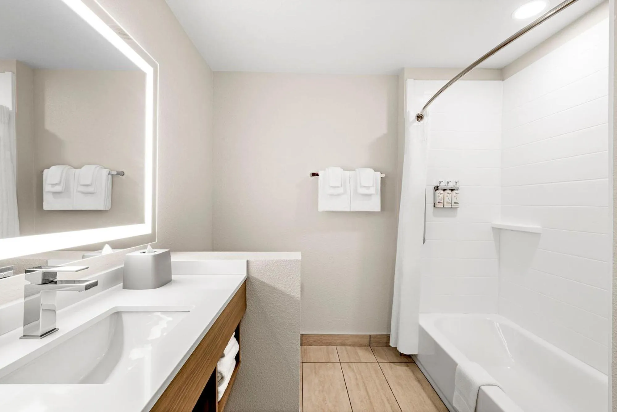 Standard Room with Two Queen Beds in Holiday Inn Express & Suites - Phoenix West - Tolleson