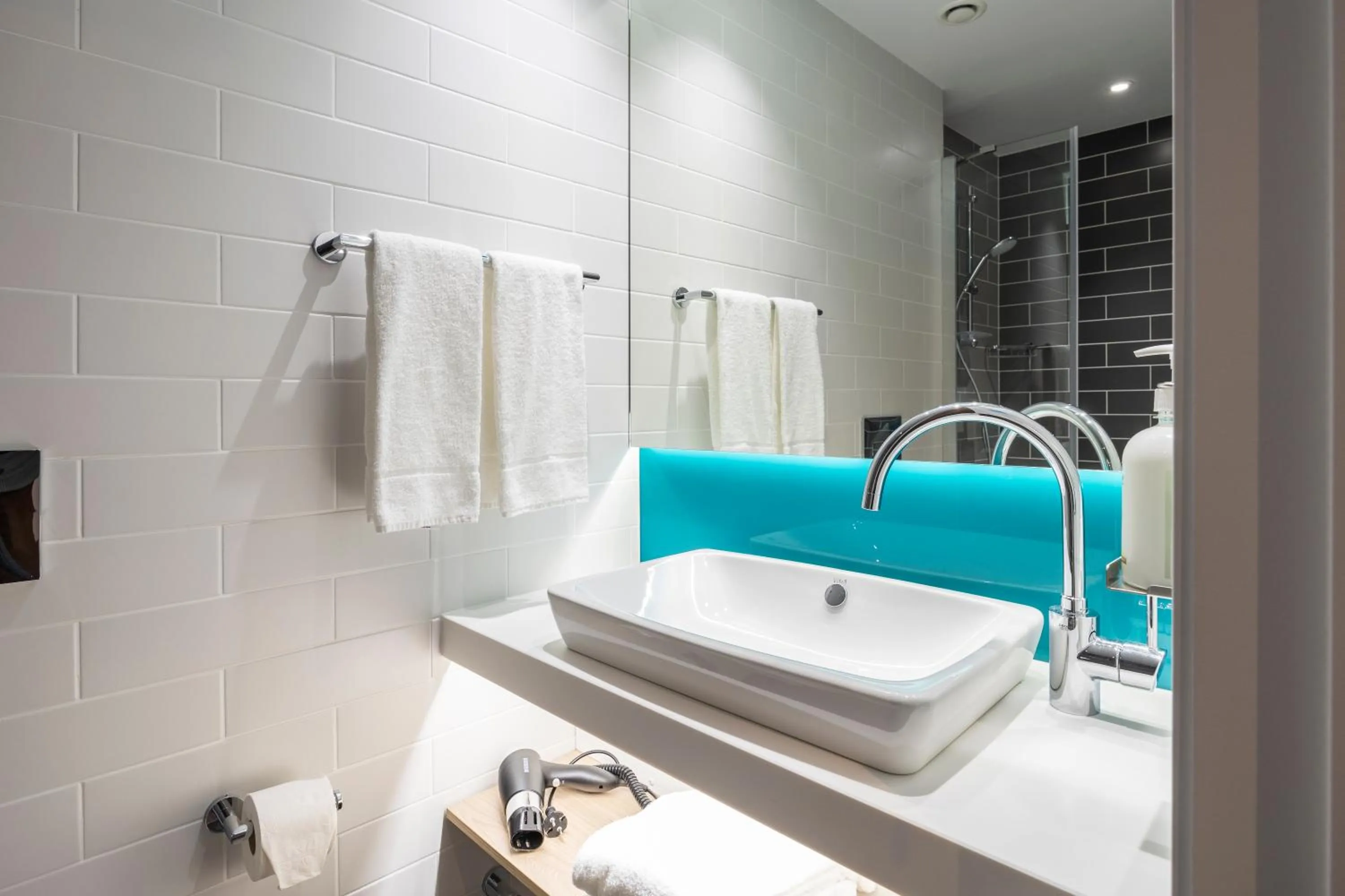 Standard Queen Room - Free Breakfast in Holiday Inn Express Antwerp - City Centre by IHG