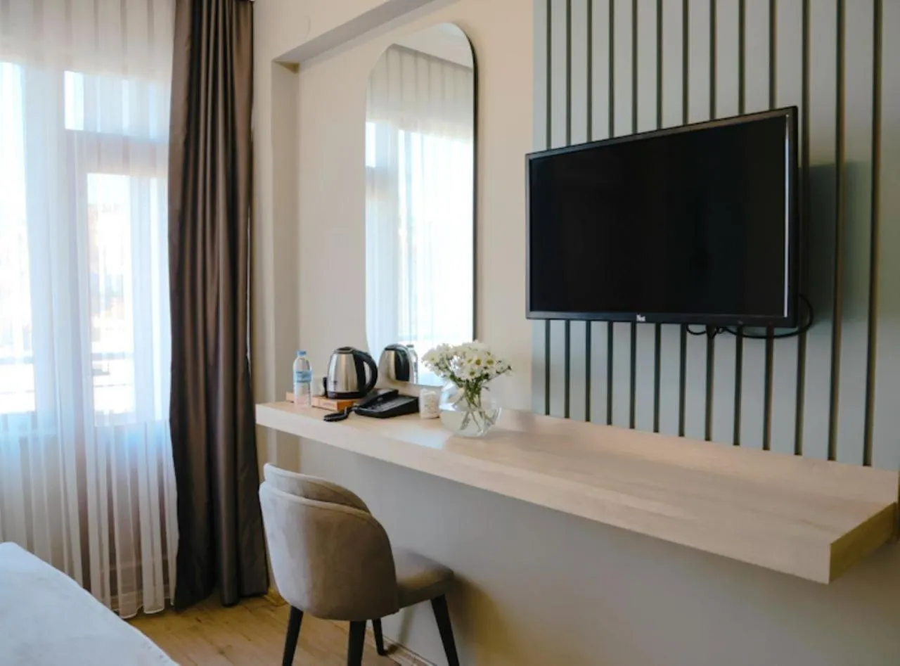 Double Room with Balcony - single occupancy in Otel 57