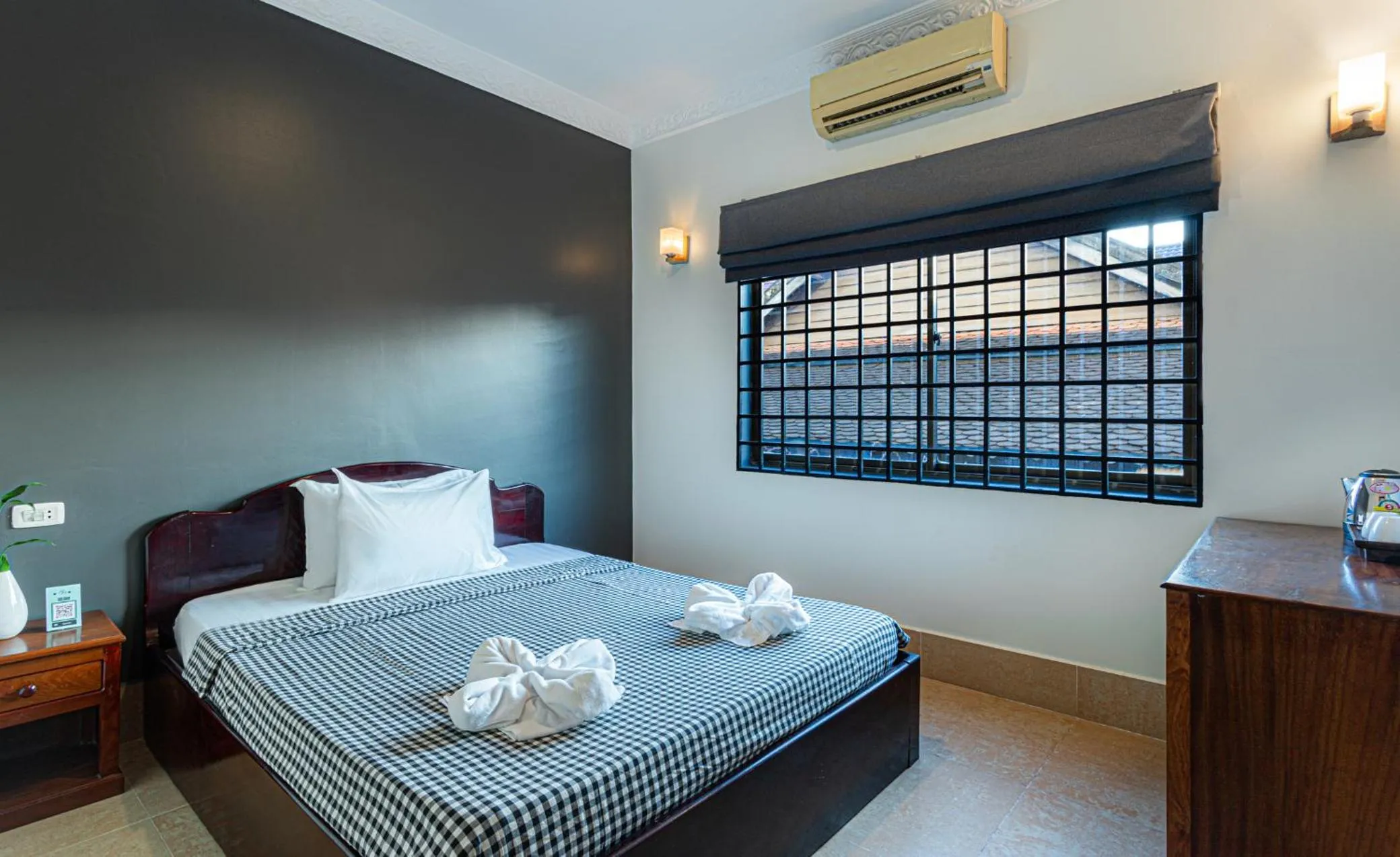 Budget Double Room in Archaic House