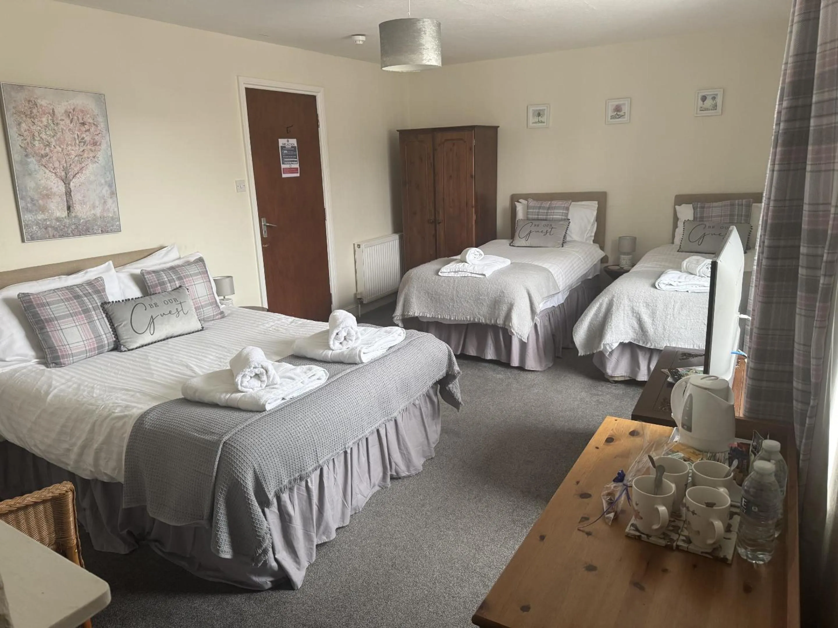 Quadruple Room with Shower in Thorverton Arms