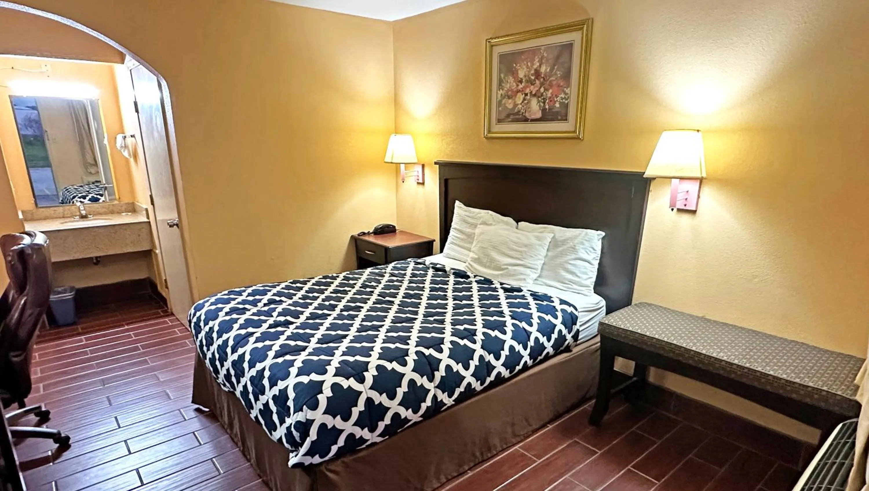 Standard Queen Room in Apollo Lodge and RV Park