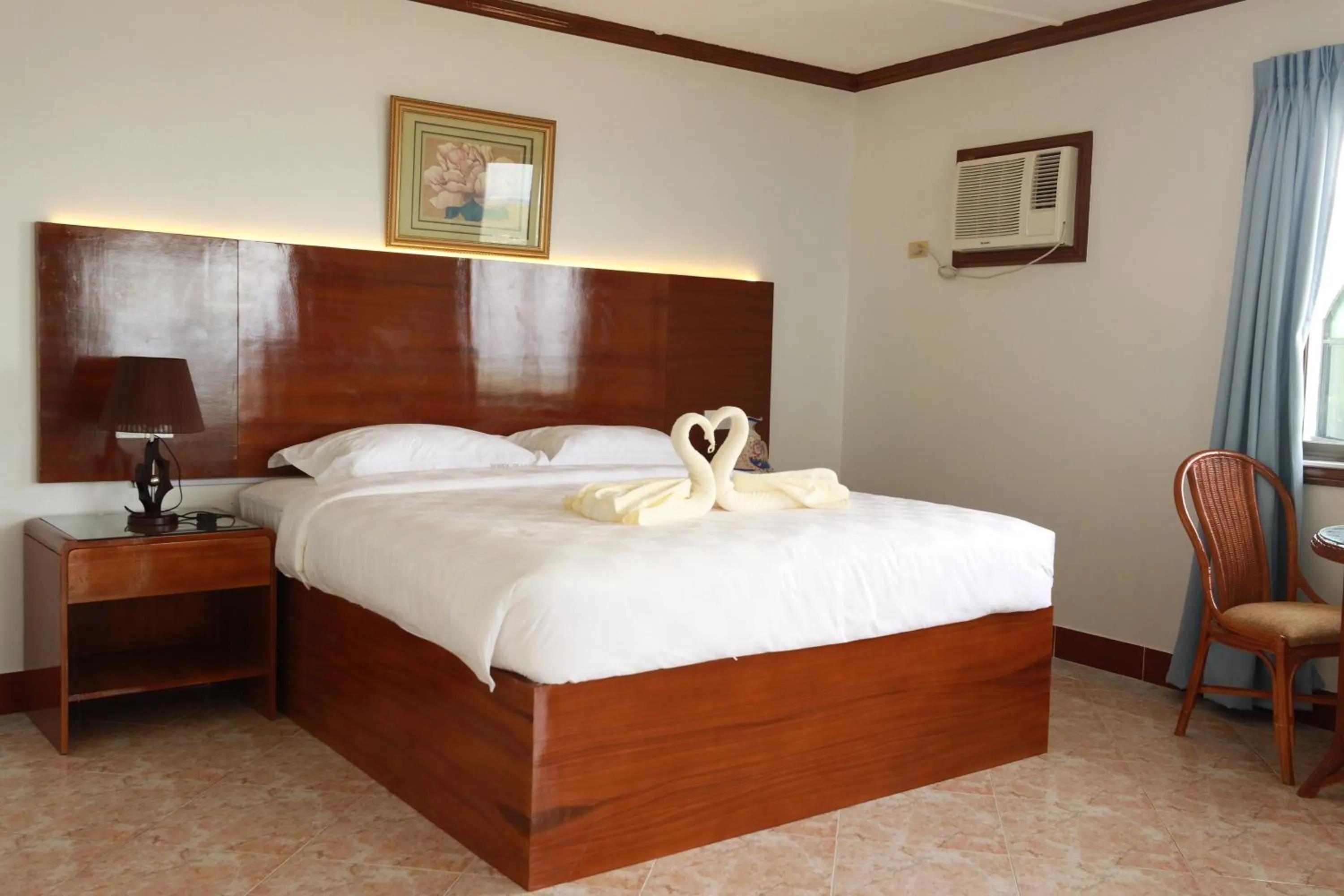 Deluxe Double Room with Balcony and Sea View in Bohol Plaza Mountain Resort and Restaurant