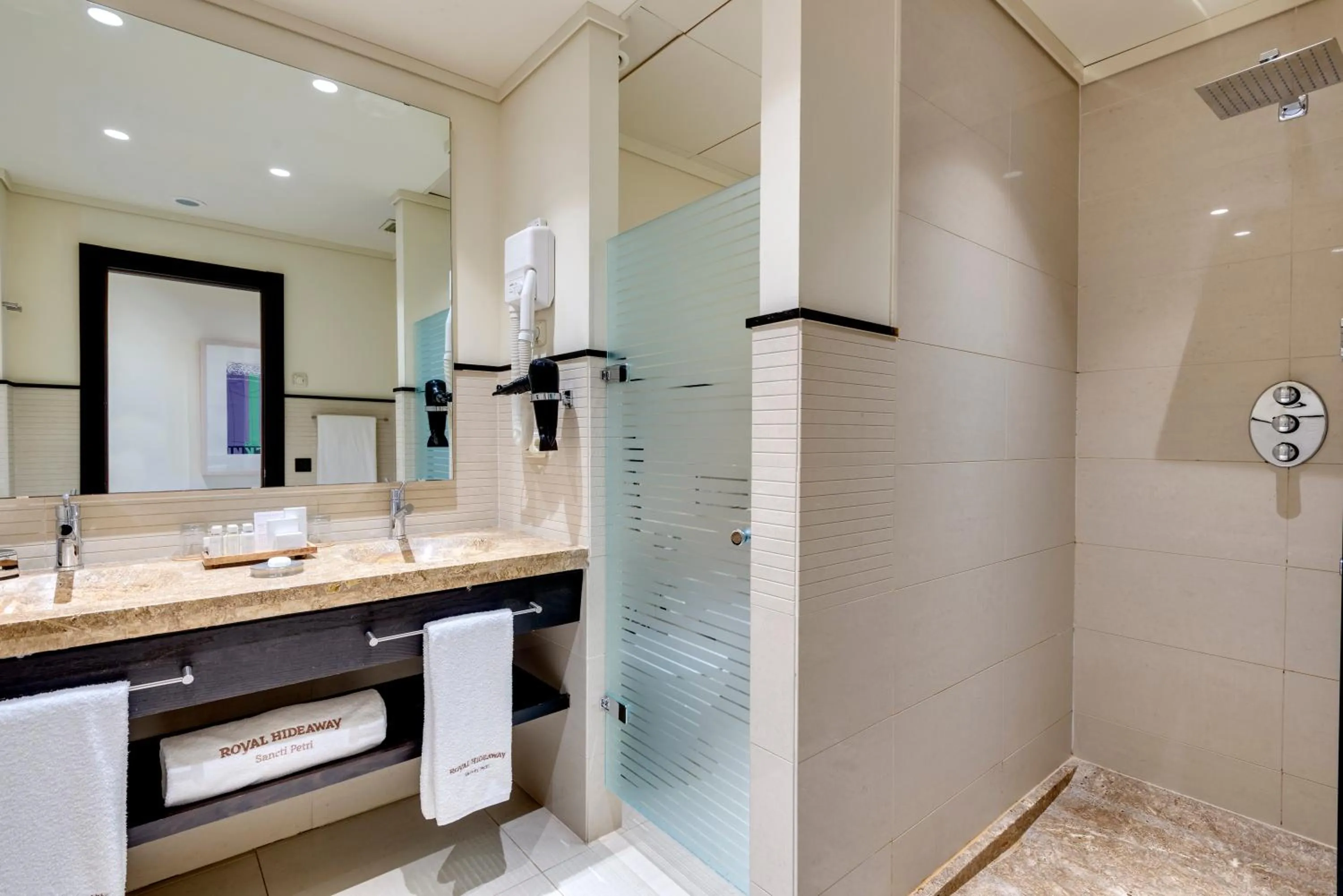 Deluxe connecting superior rooms (2 adults + 3 children) in Royal Hideaway Sancti Petri