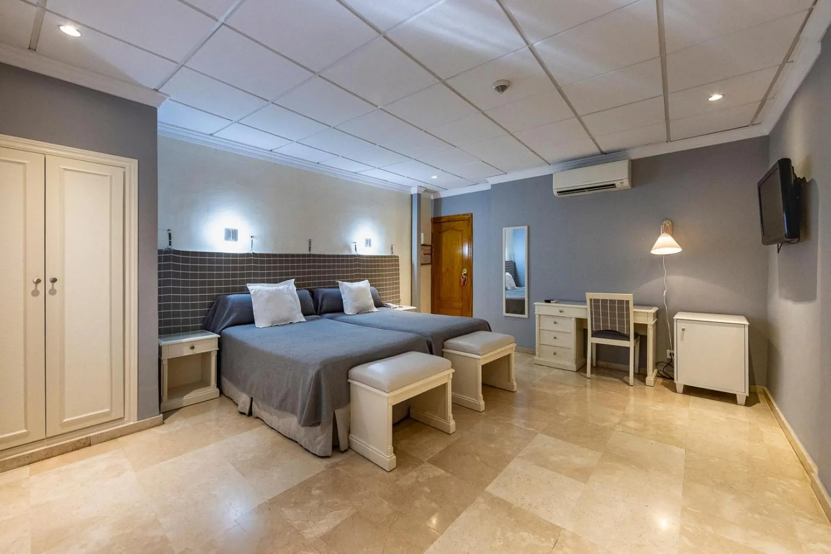 Twin Room in Hotel Sacromonte