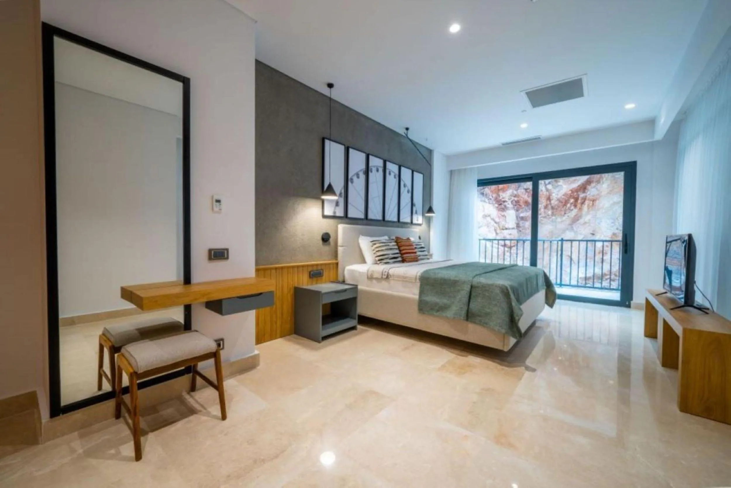 Suite with Private Pool in Lures Hotel