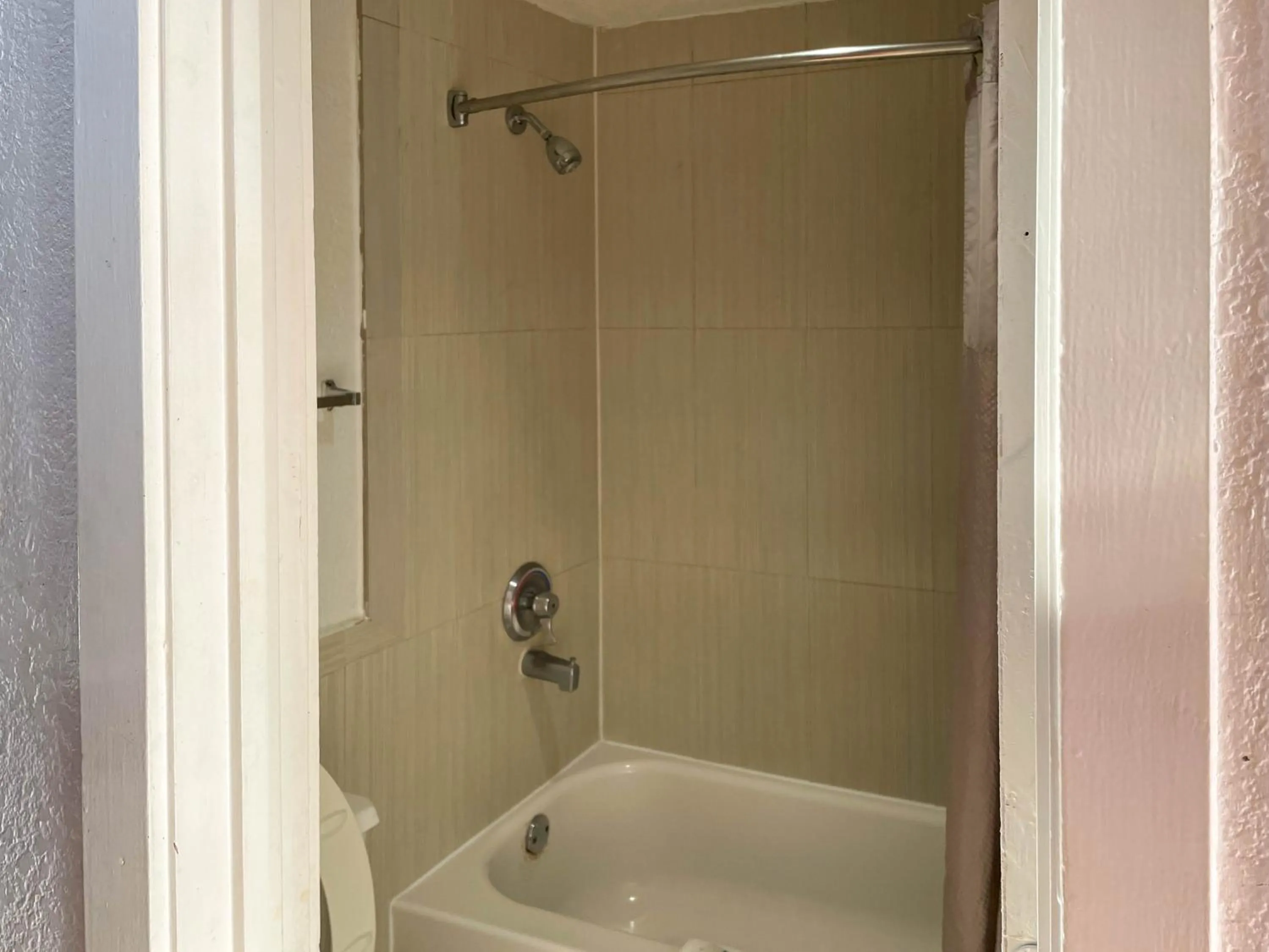 Quadruple Room - single occupancy - Non-Smoking in Studio 6 Houston TX Brookhollow