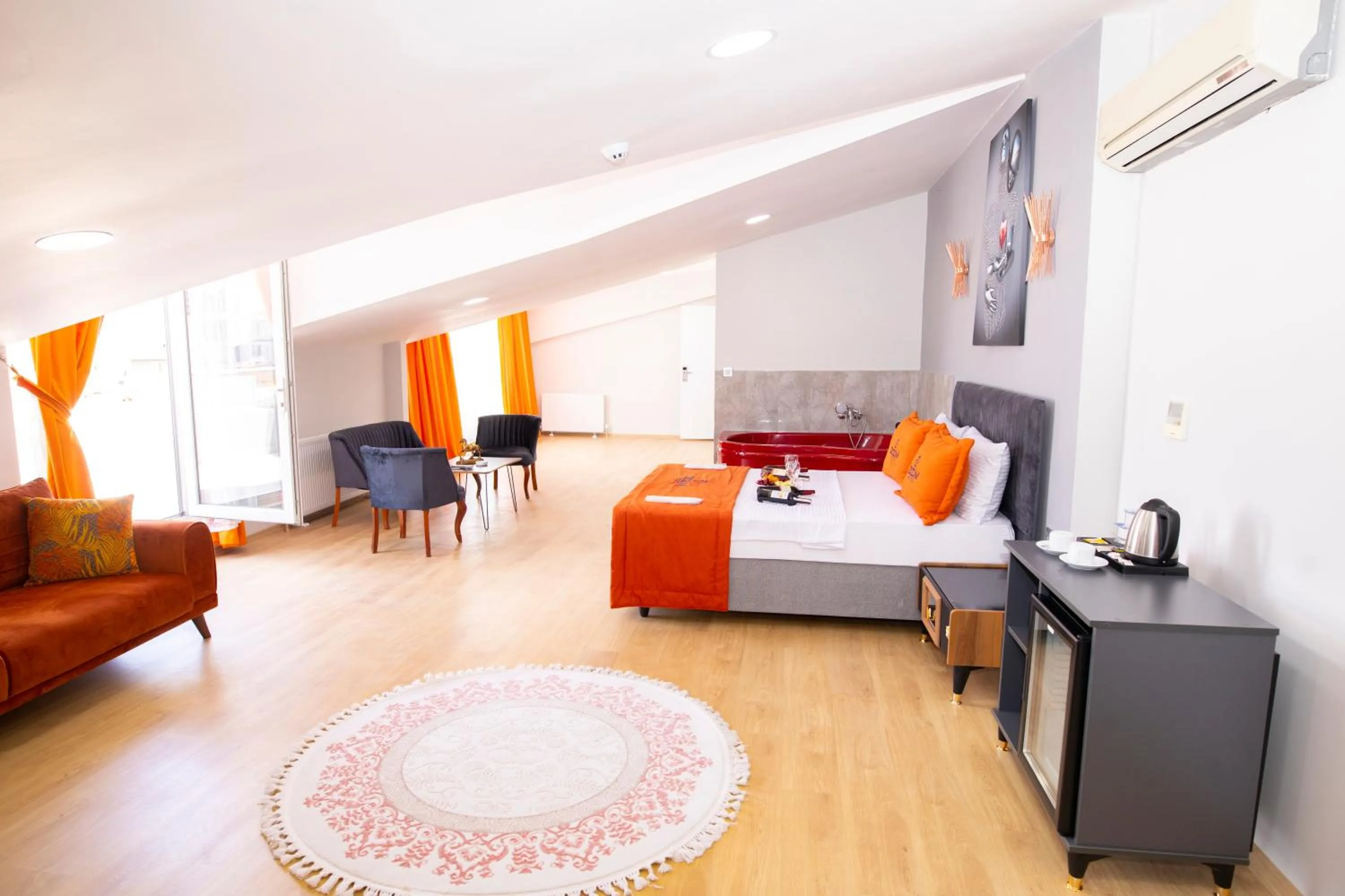 King Room with Balcony in ZOOM HOTEL