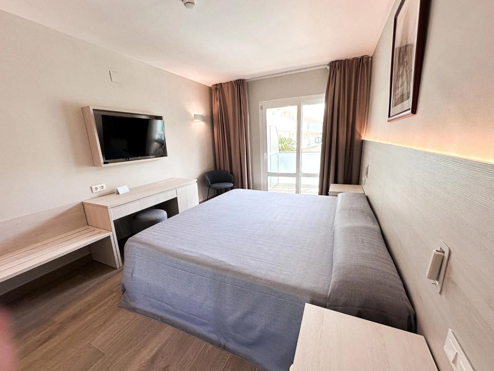 Superior Room with Pool View in Hotel Canada Palace