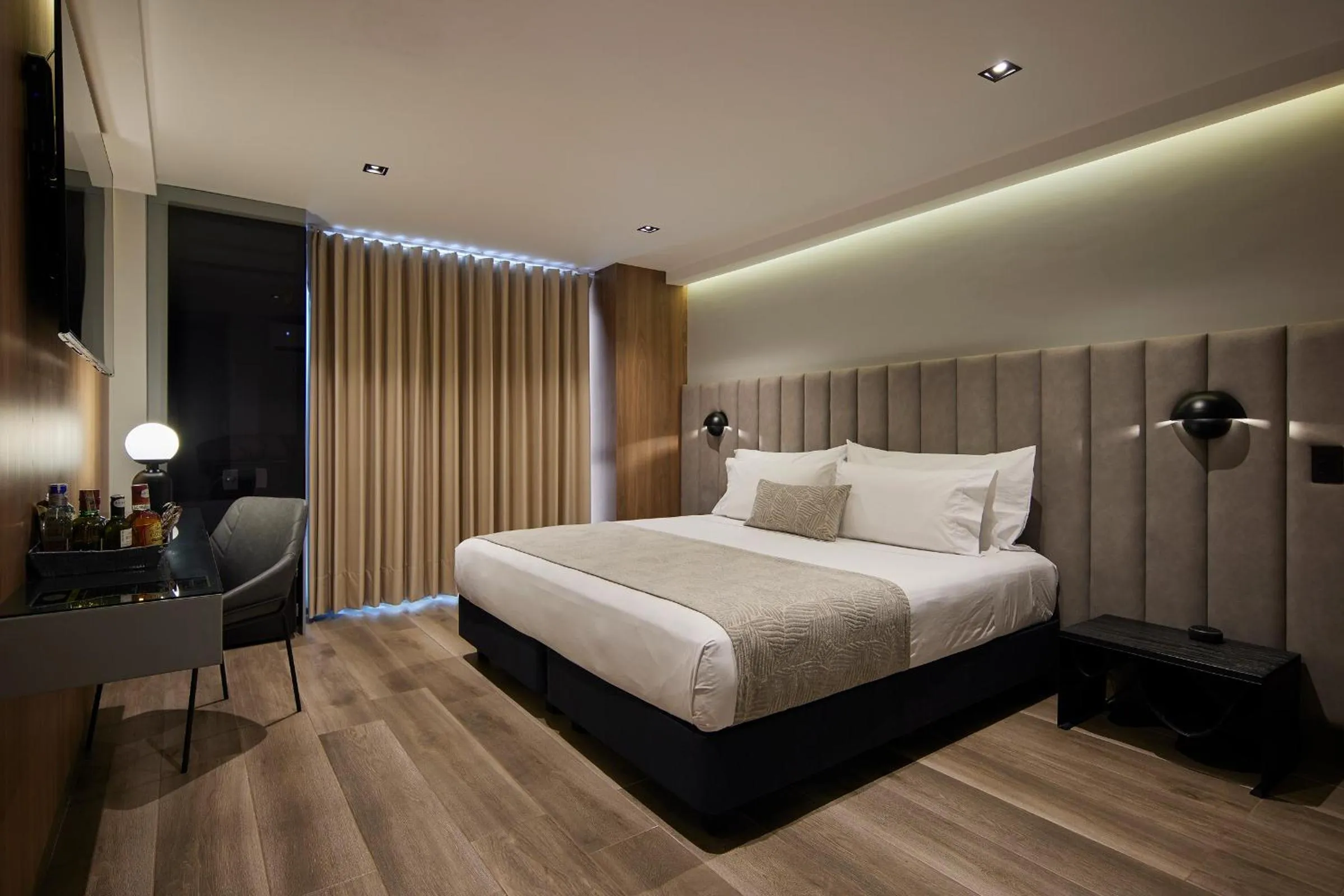 Deluxe Double Room with Bath in Hotel Selis