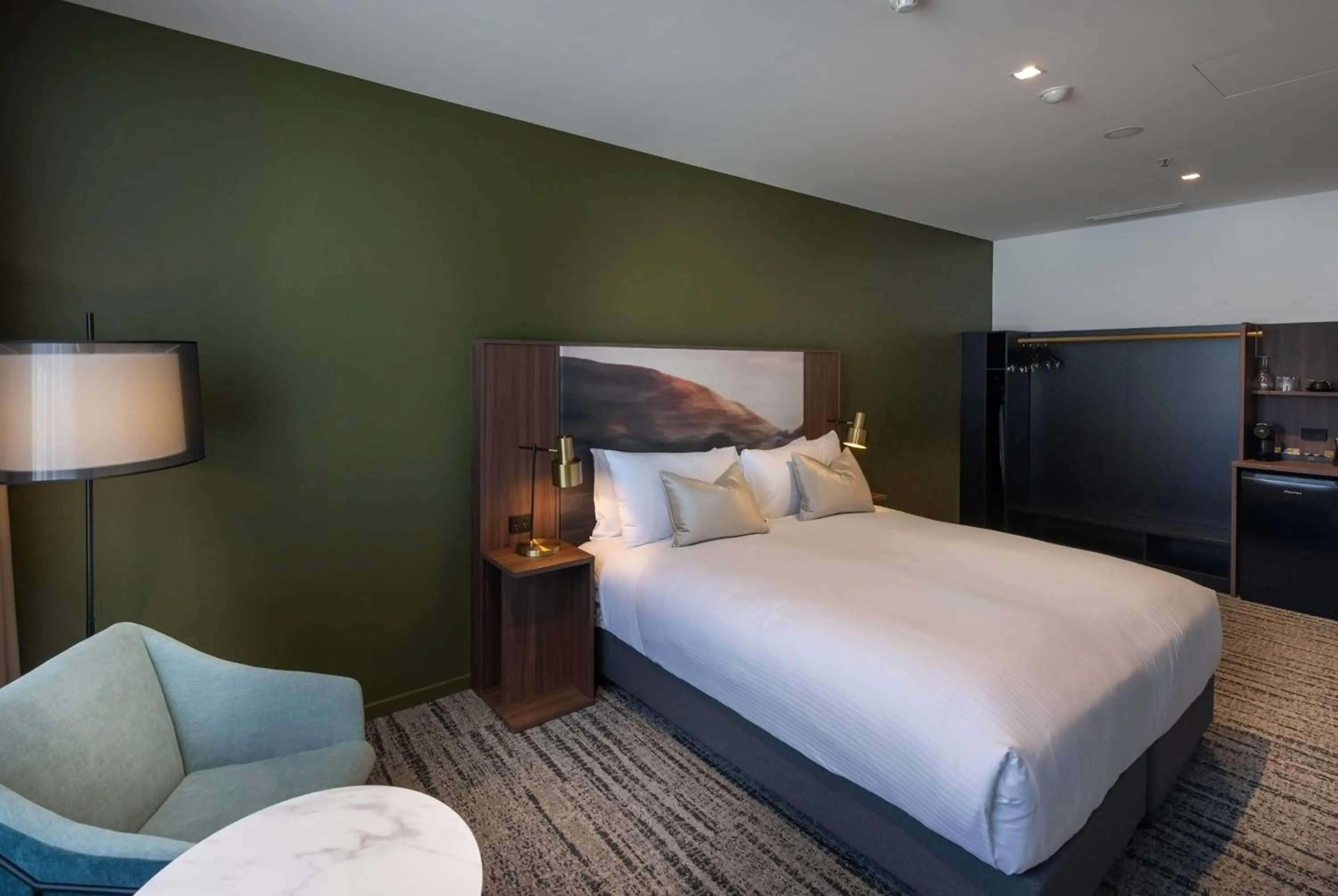 Deluxe King Corner Room in TRYP Adelaide by Wyndham