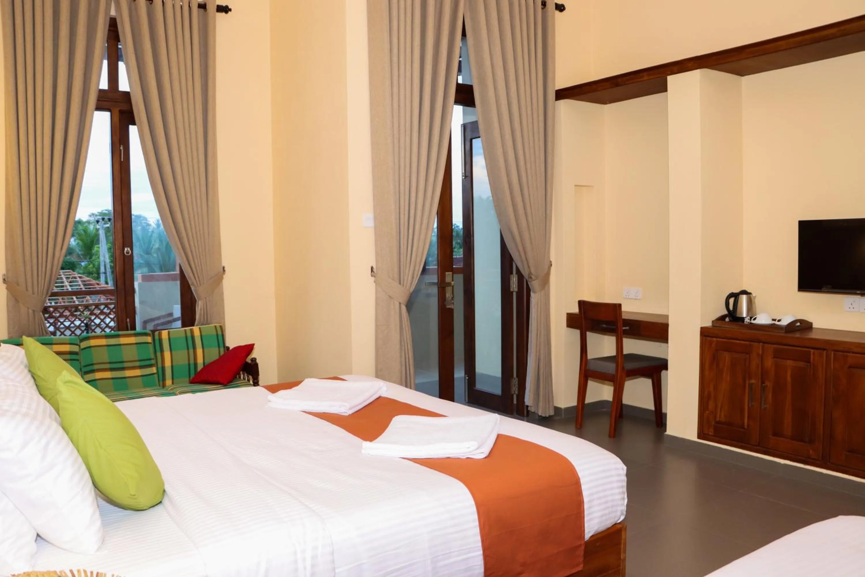 Deluxe Triple Room in Paddyway Resort