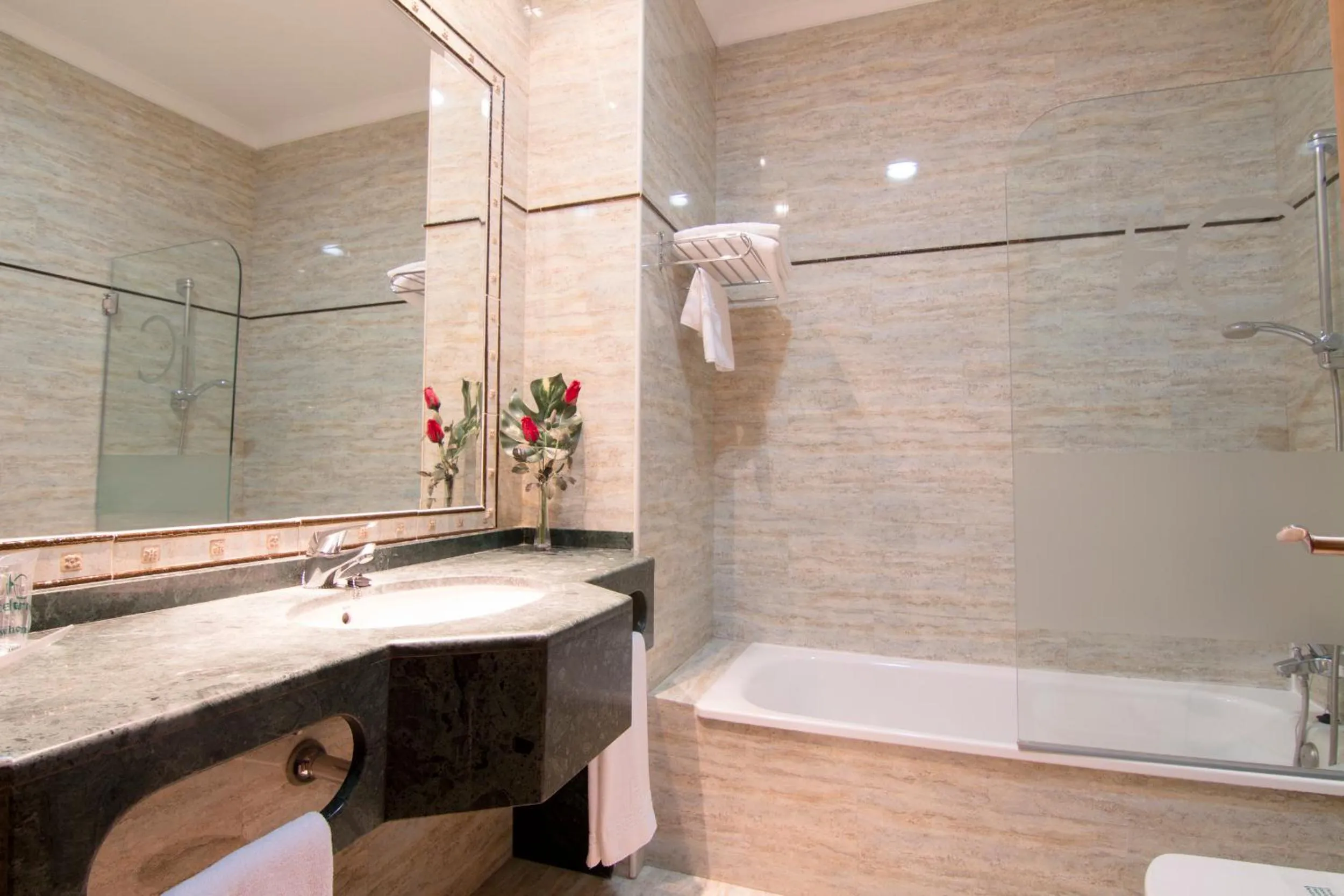 Triple Room in Hotel Carmen