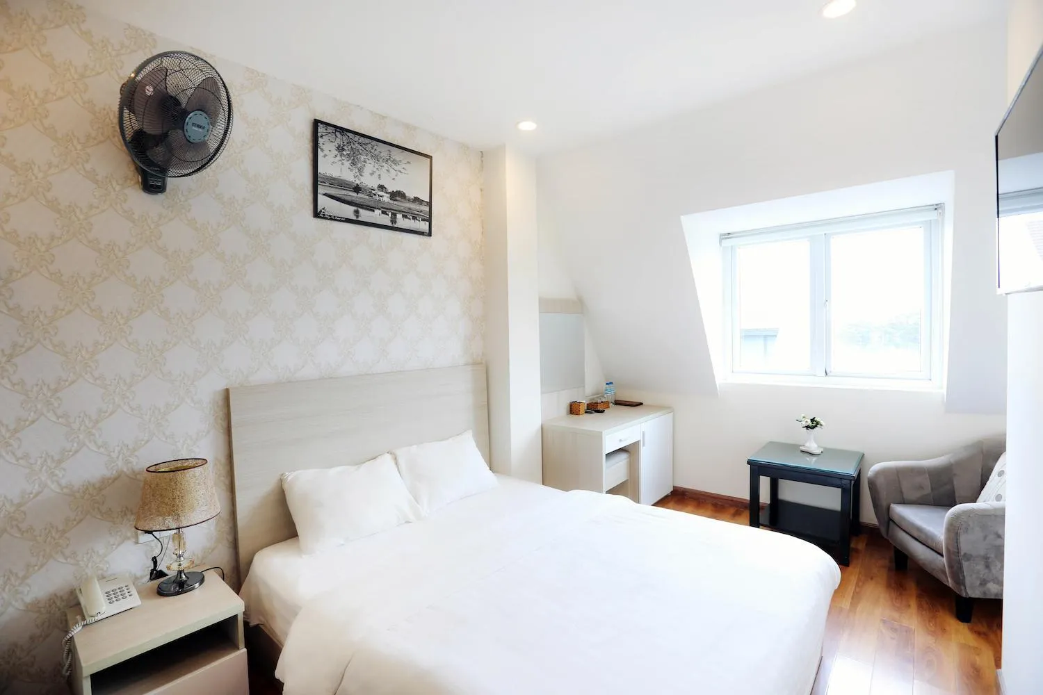 Deluxe Double Room in TTR Vincent Hotel