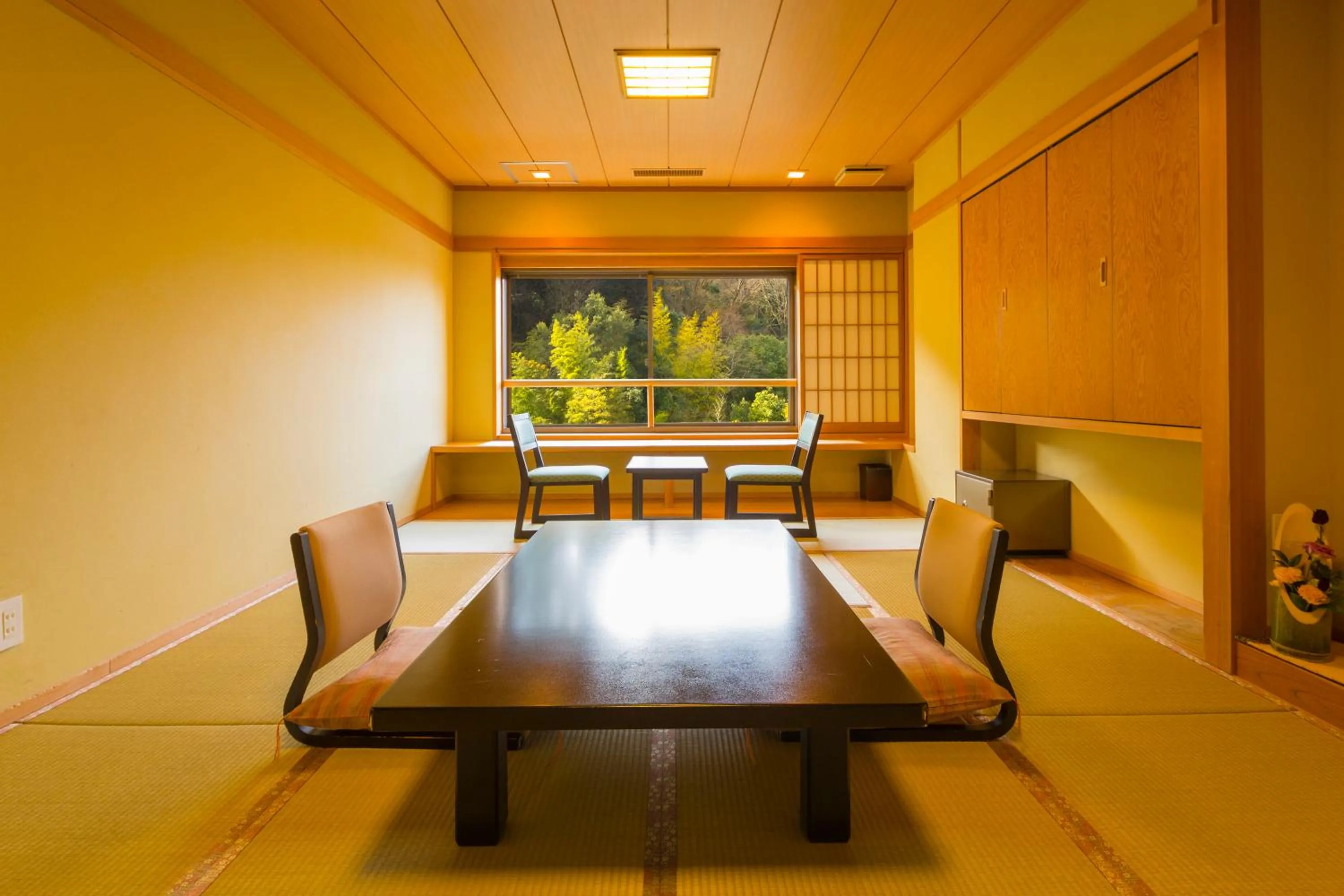 Japanese-Style Quadruple Room in Yukyo no Hibiki Yusai