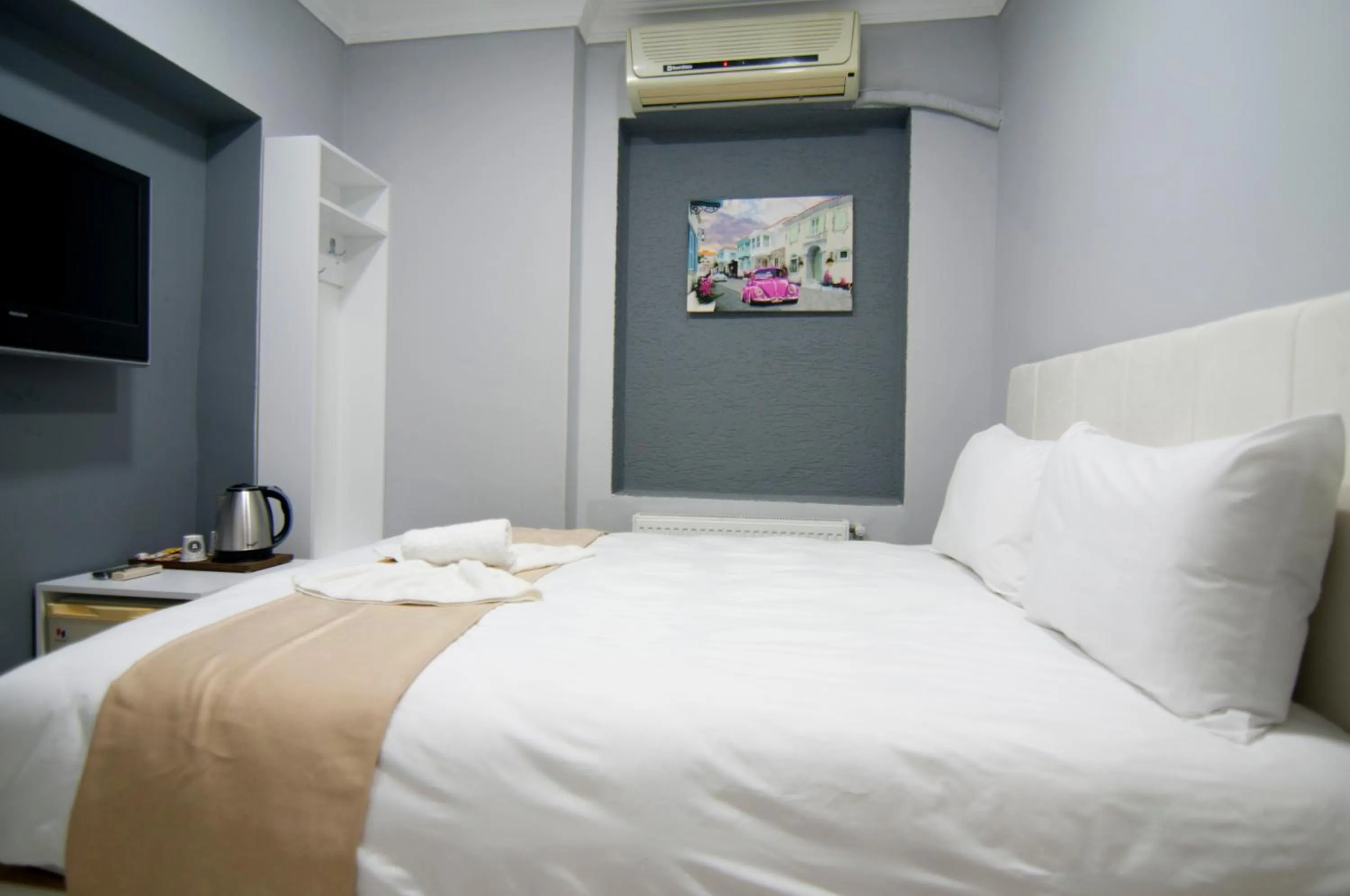 Economy Double Room Without Window in İstanbul Palace Hotel