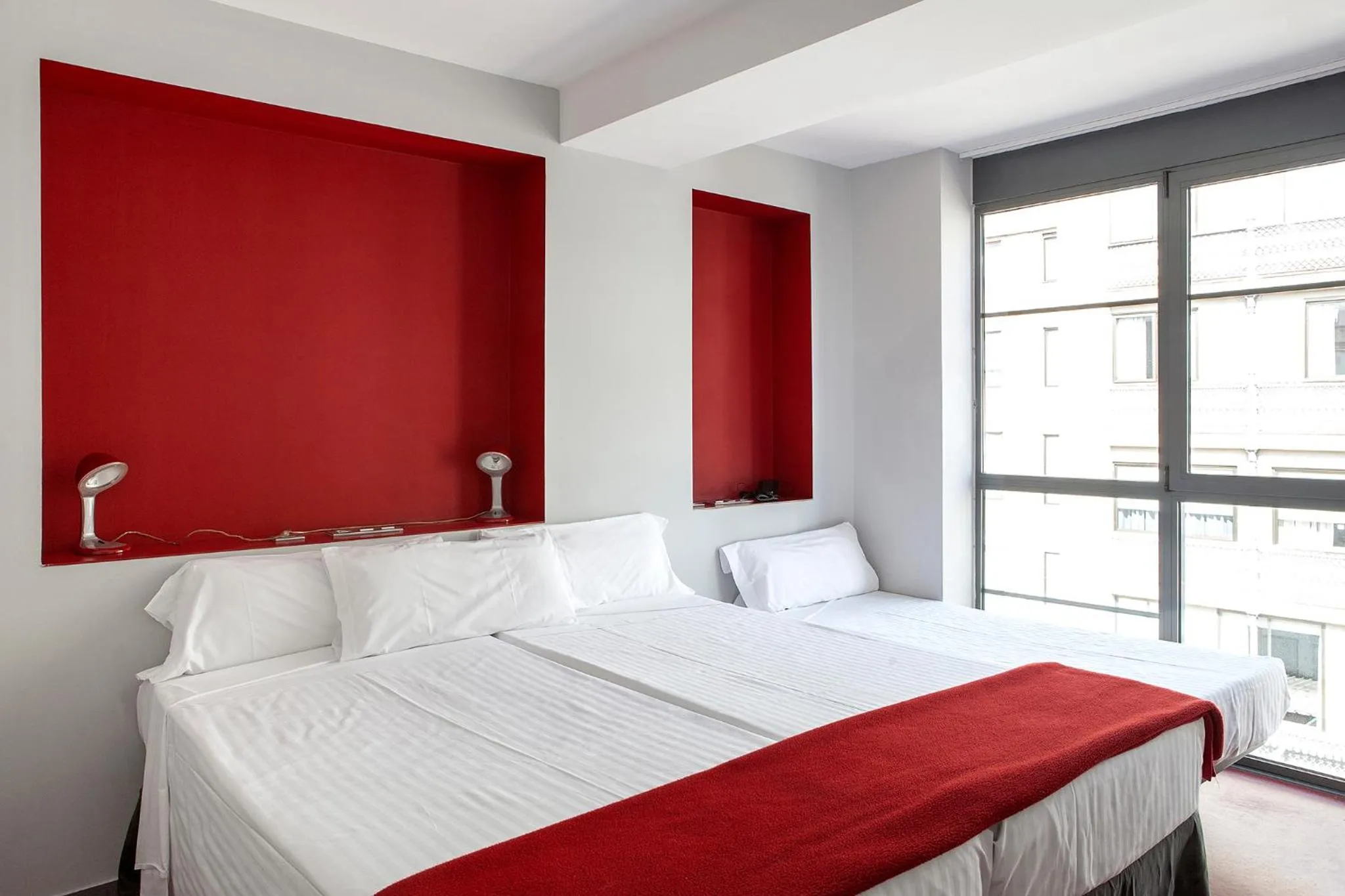 Twin Room with Extra Bed in Ciutat Vella