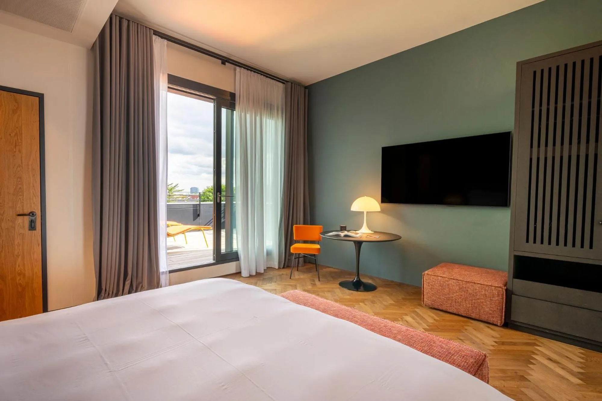 Double Room with Patio in sly Berlin