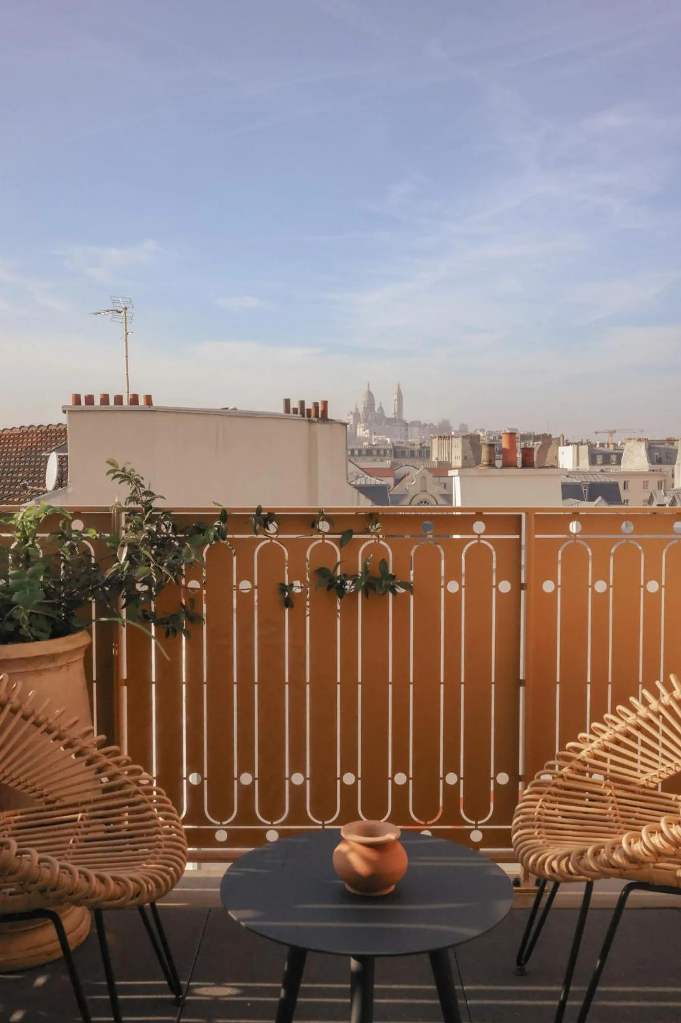 Classic Room with balcony with Montmartre view in Bloom House Hôtel & SPA