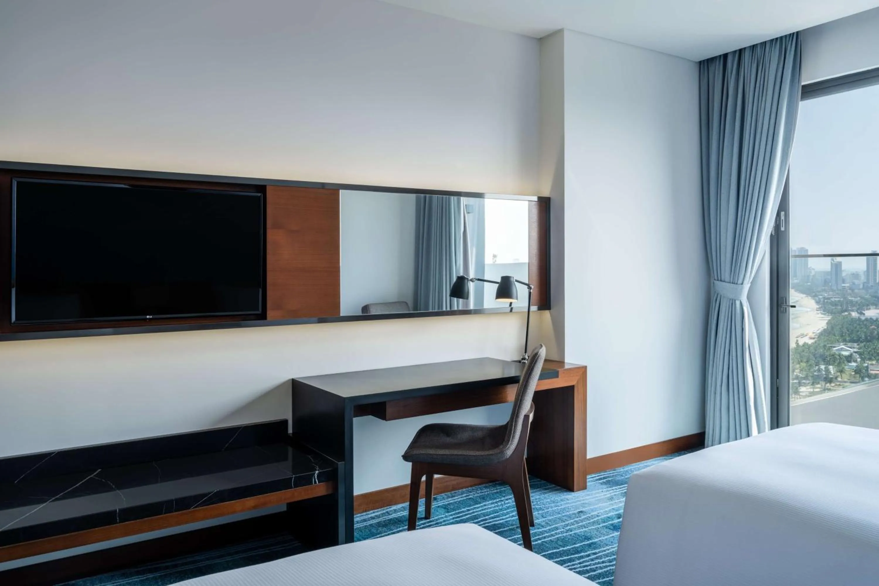 Twin Guest Room with Balcony in Hilton Garden Inn Da Nang