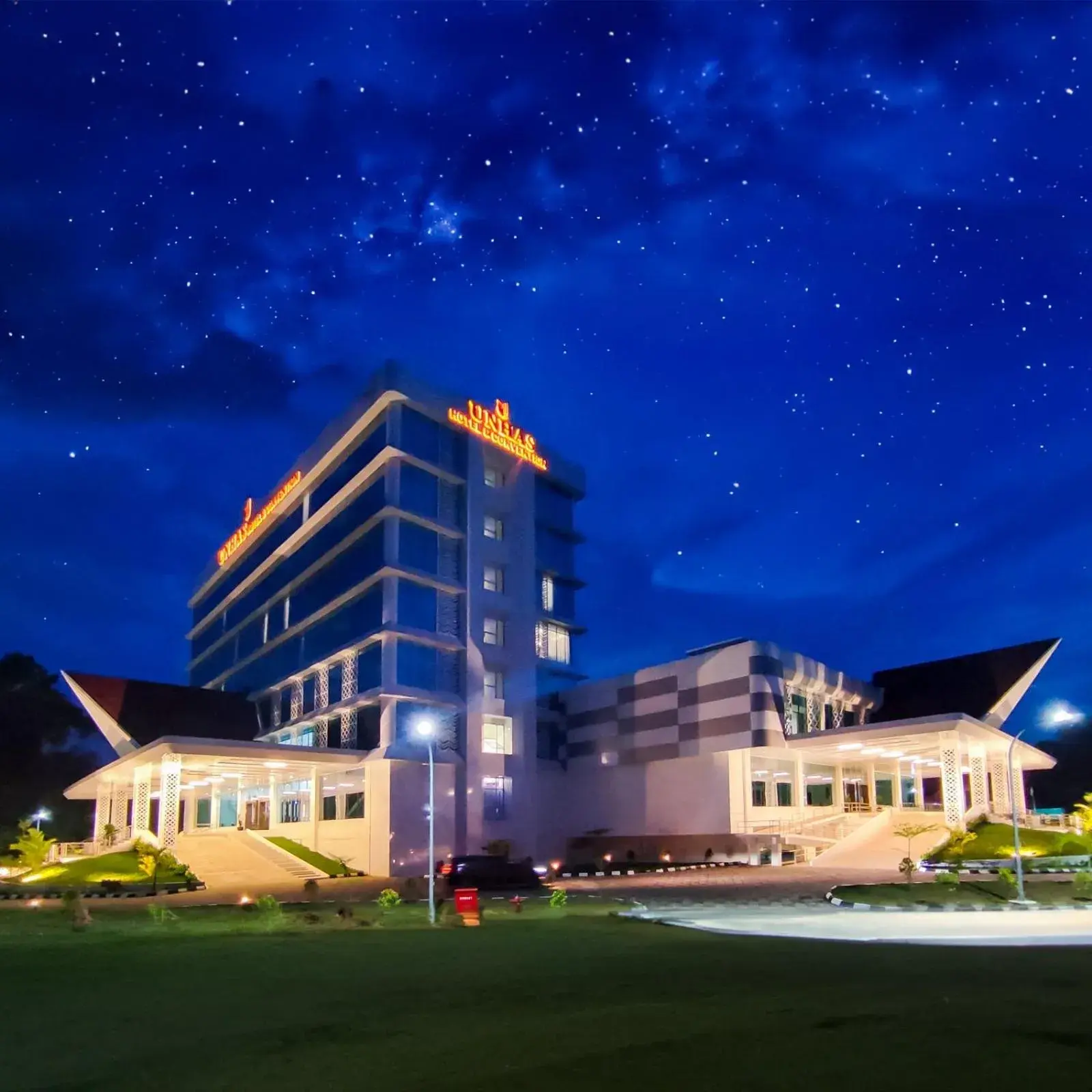 UNHAS HOTEL & CONVENTION UNHAS HOTEL & CONVENTION