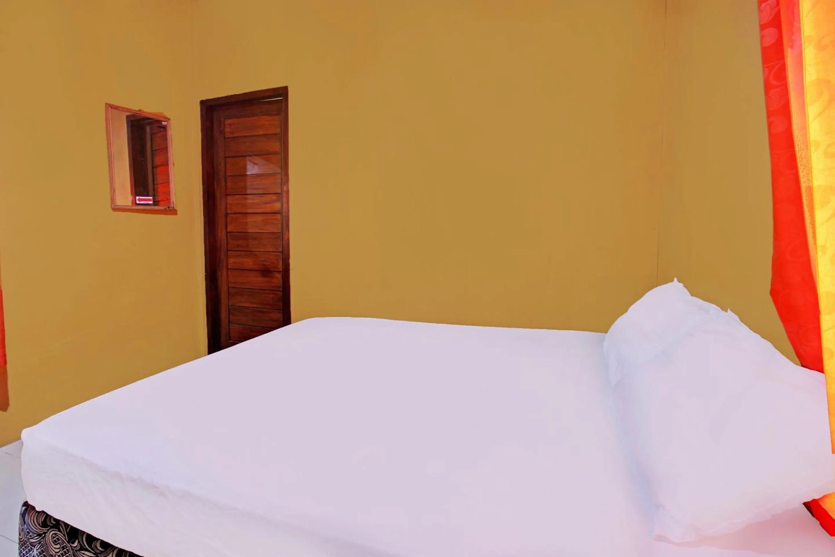 Deluxe Double Room in Hotel O Ujung Samalas HomestayNearLapangan Sembalun Bumbung