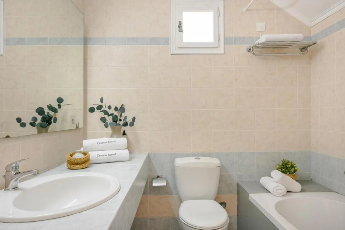 Family Room with Garden View in Century Resort