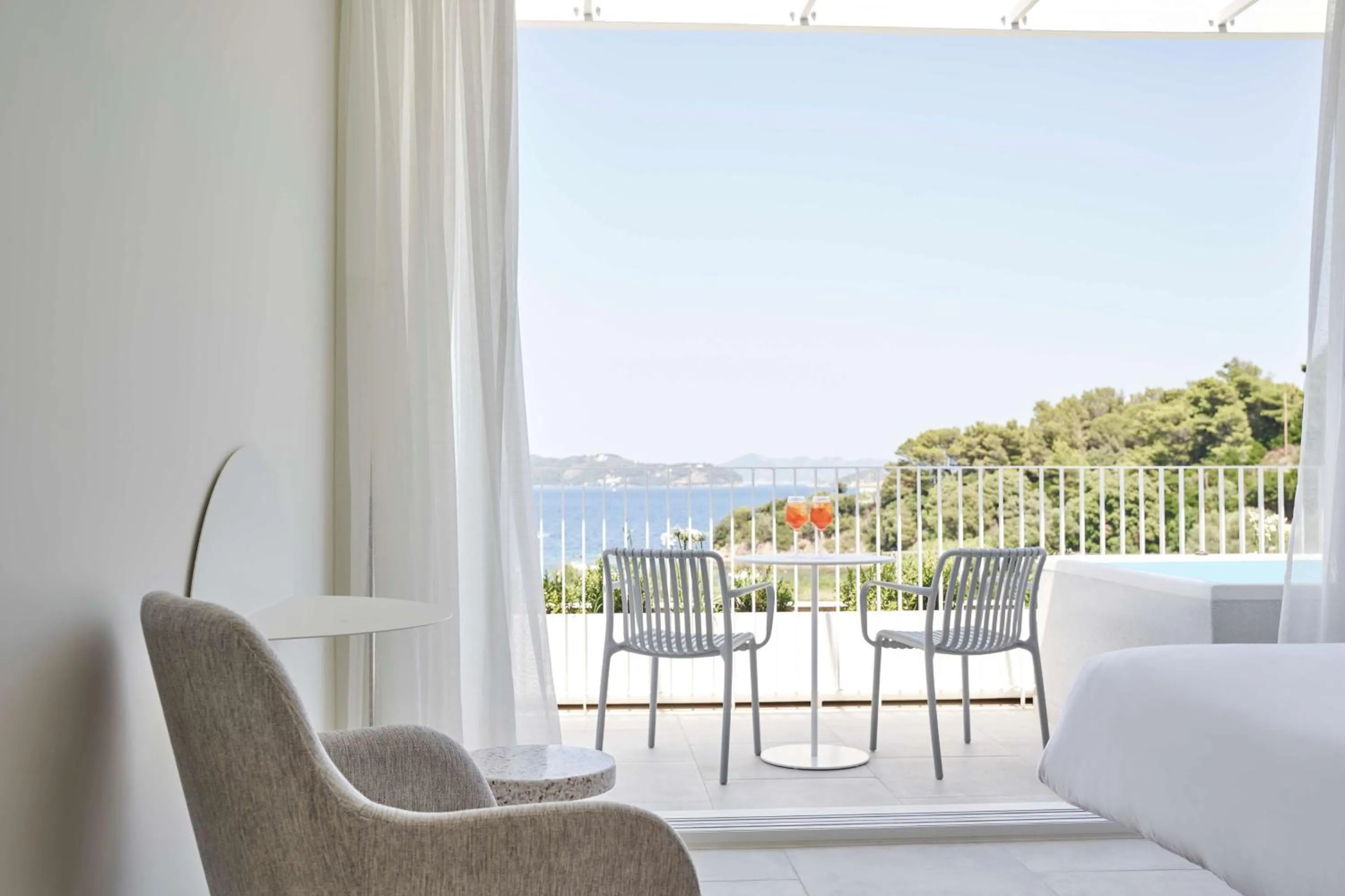 Honeymoon Suite - Sea View - Jacuzzi in Radisson Resort Plaza Skiathos