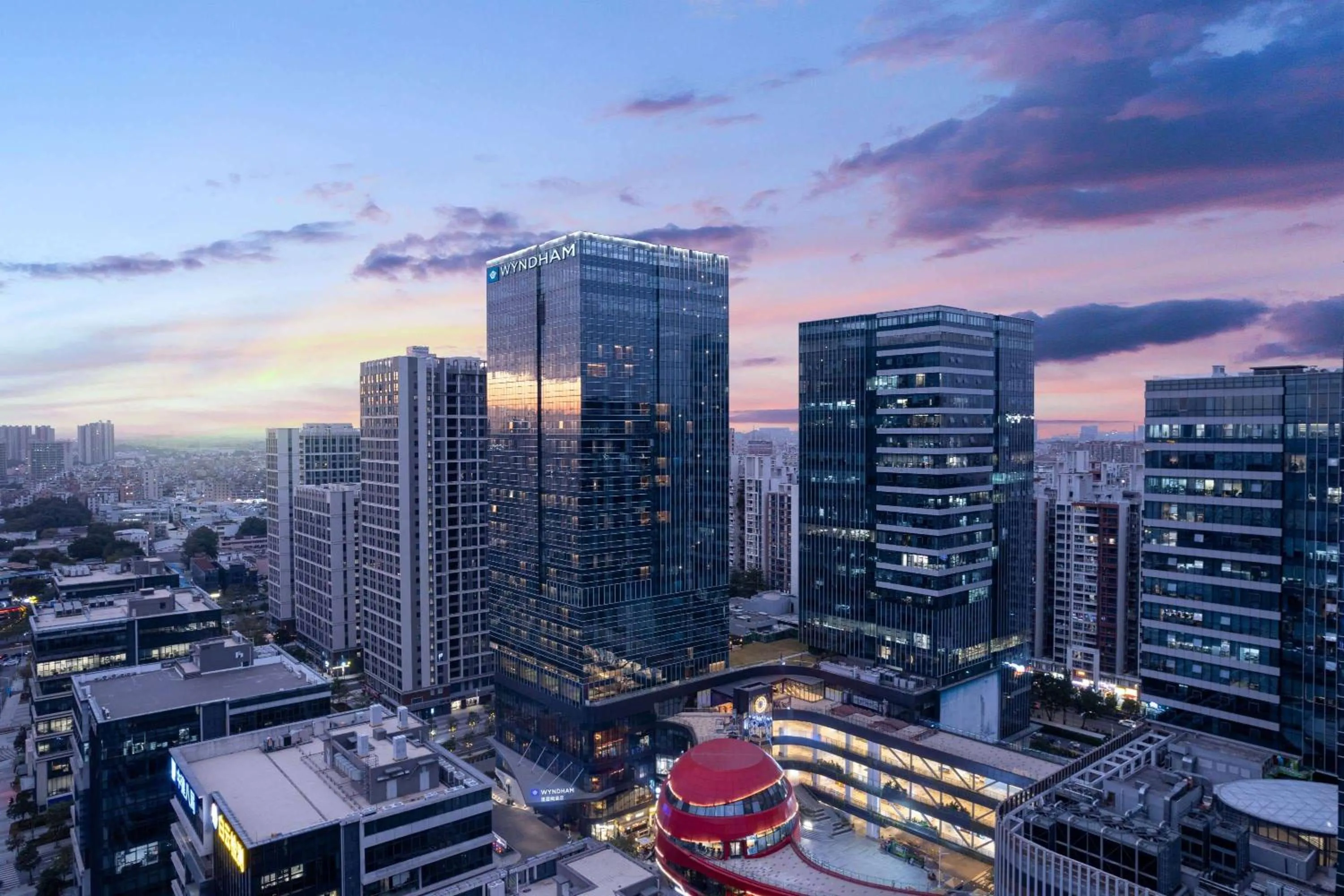 Wyndham Hotel Guangzhou Huangbian Metro Branch - Free shuttle bus to Canton Fair