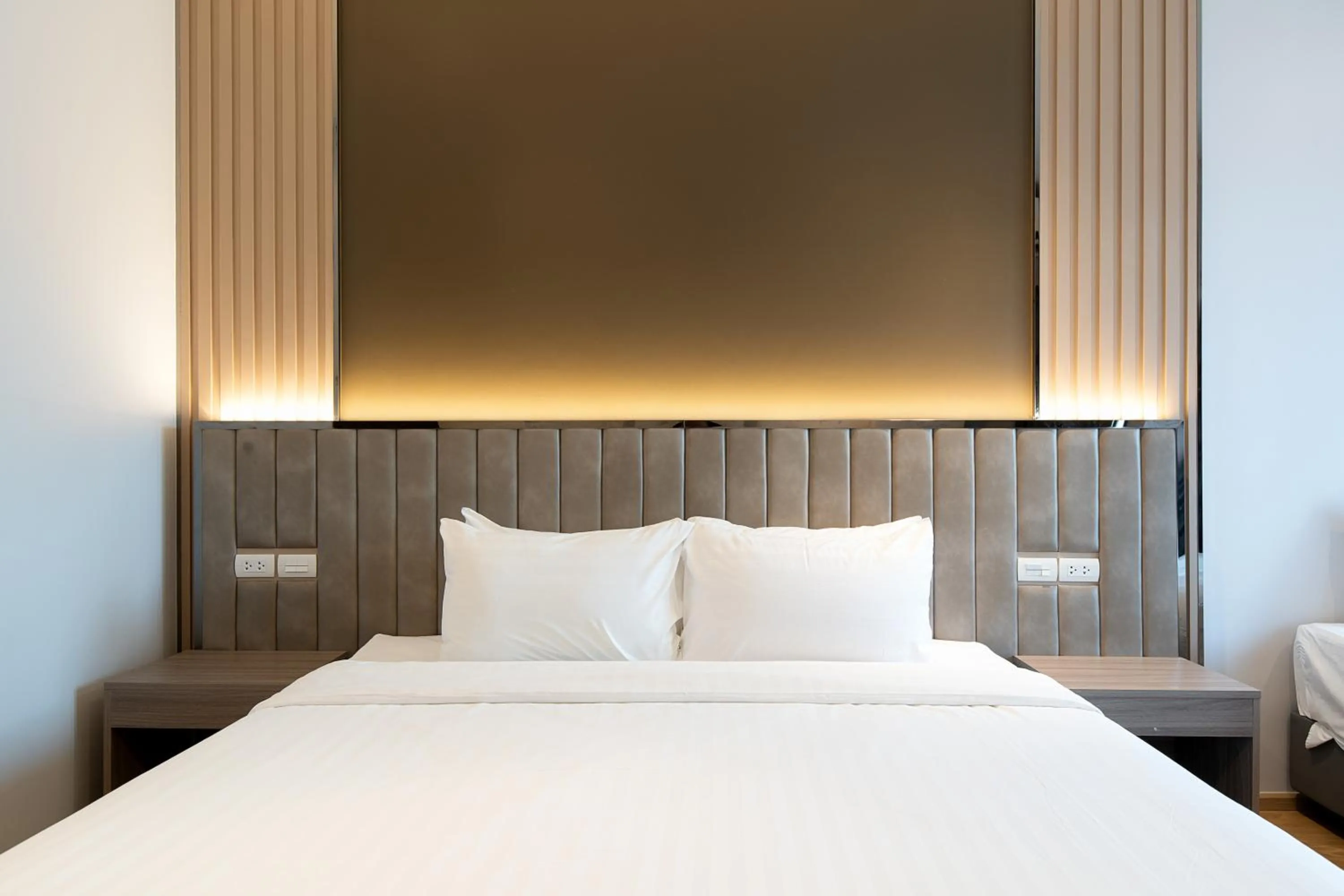 Premium King Bed in Crystal Srivaree Suvarnabhumi Hotel