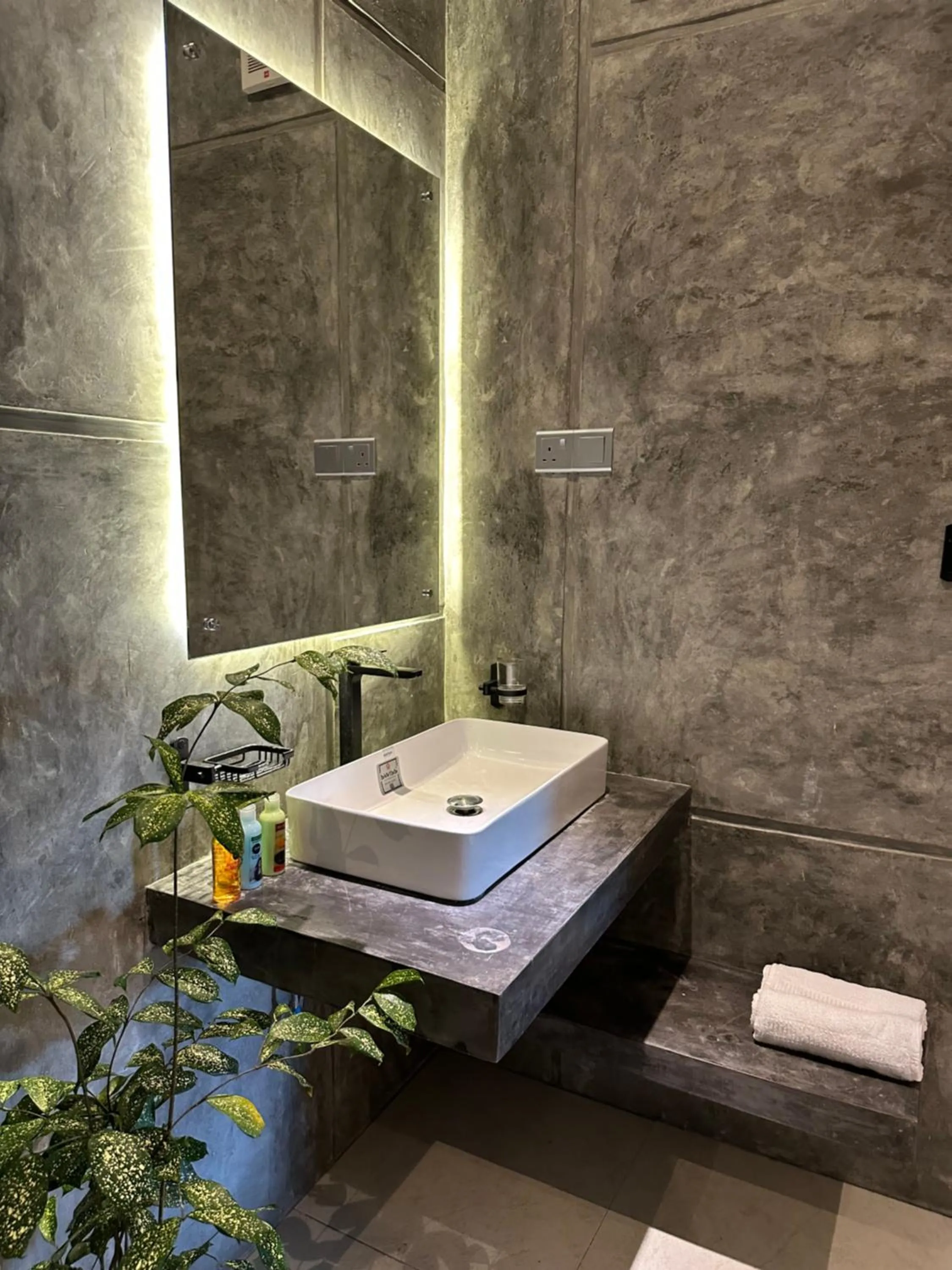 Superior King Room in Ami Mirissa