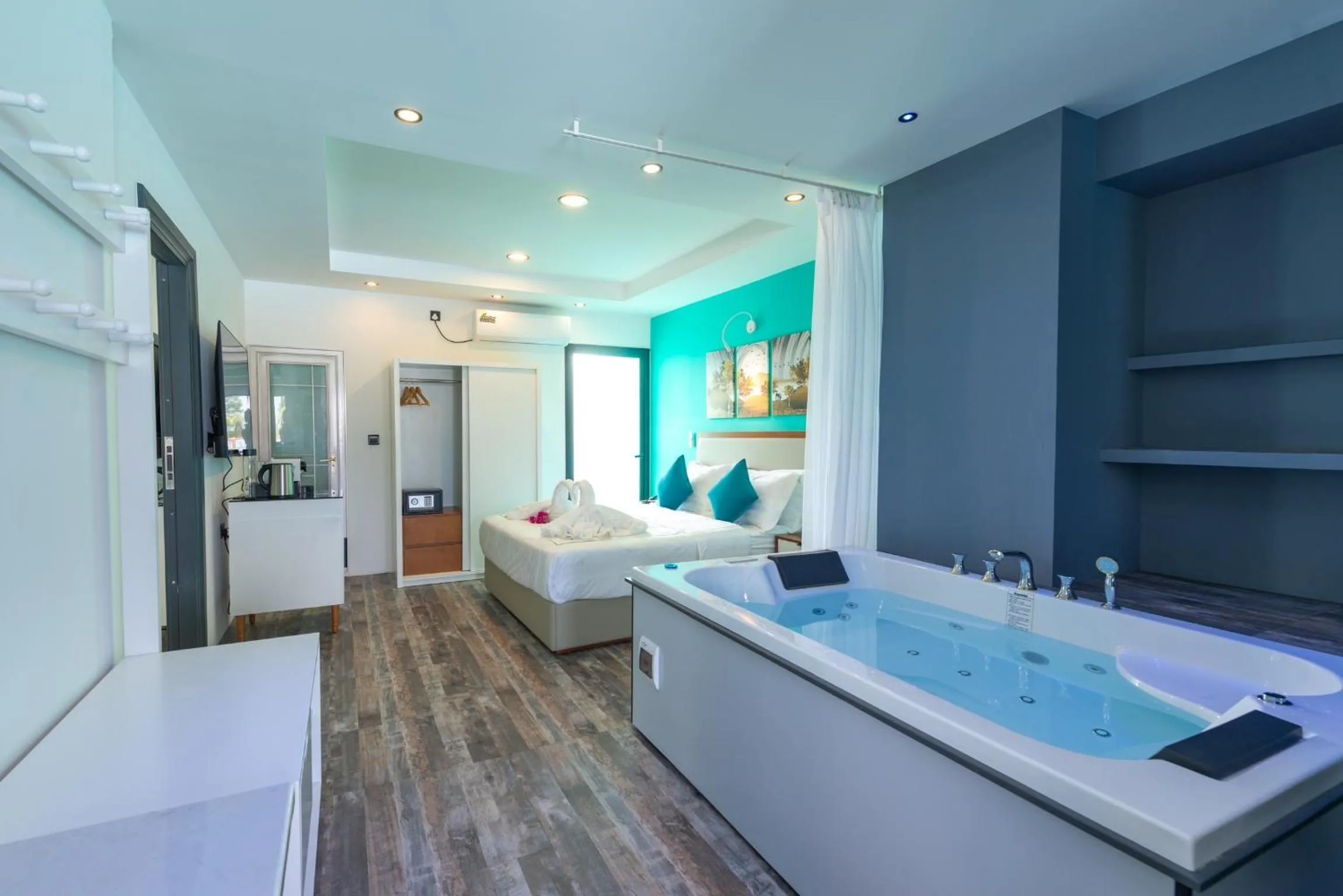 Family Room with Sea View in FUNPLACE BEACH