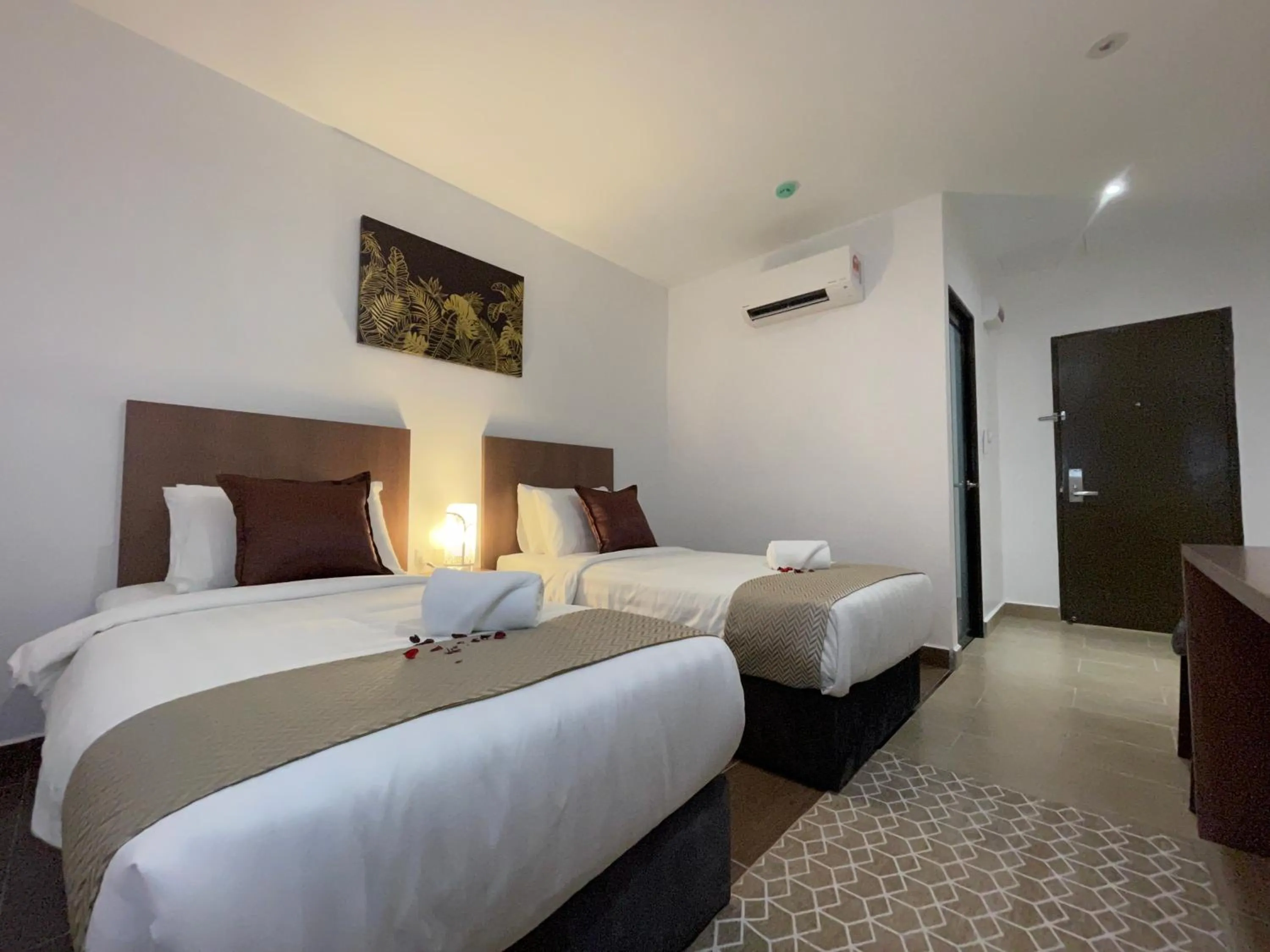 Superior Twin Room in DSH Hotel