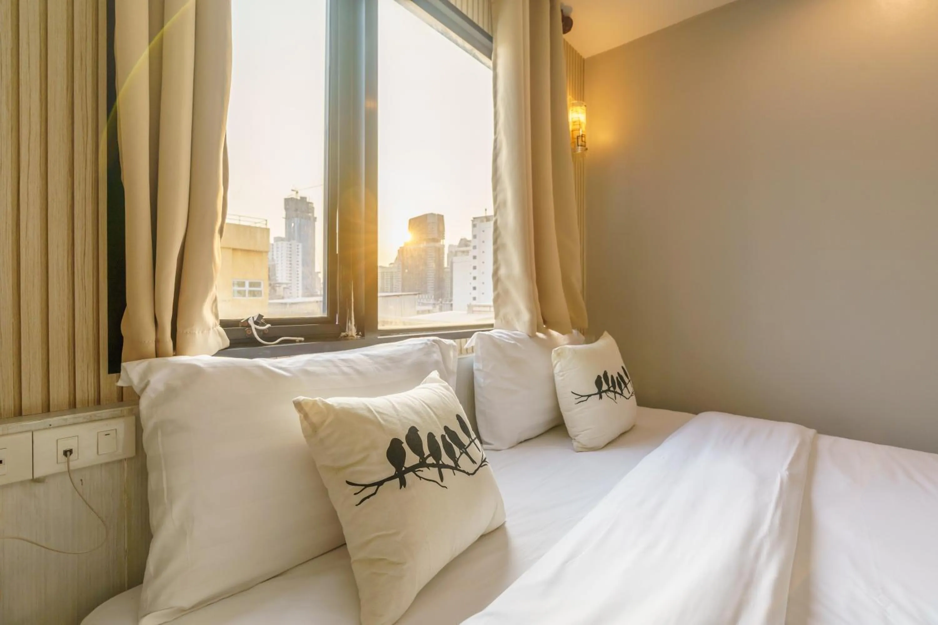 Superior Double Room in De Lux Bangkok Hotel