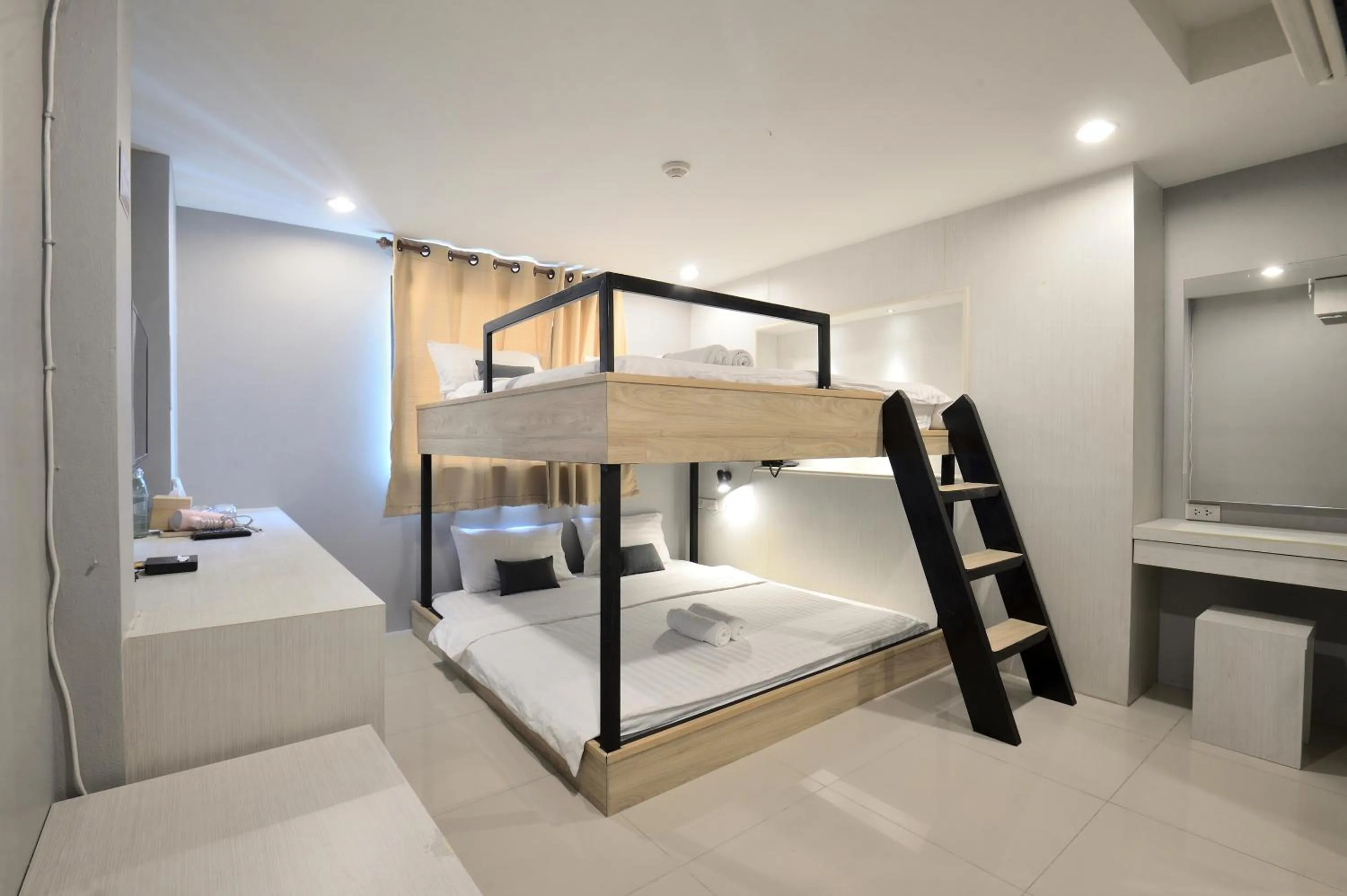 Family Room in De Lux Bangkok Hotel