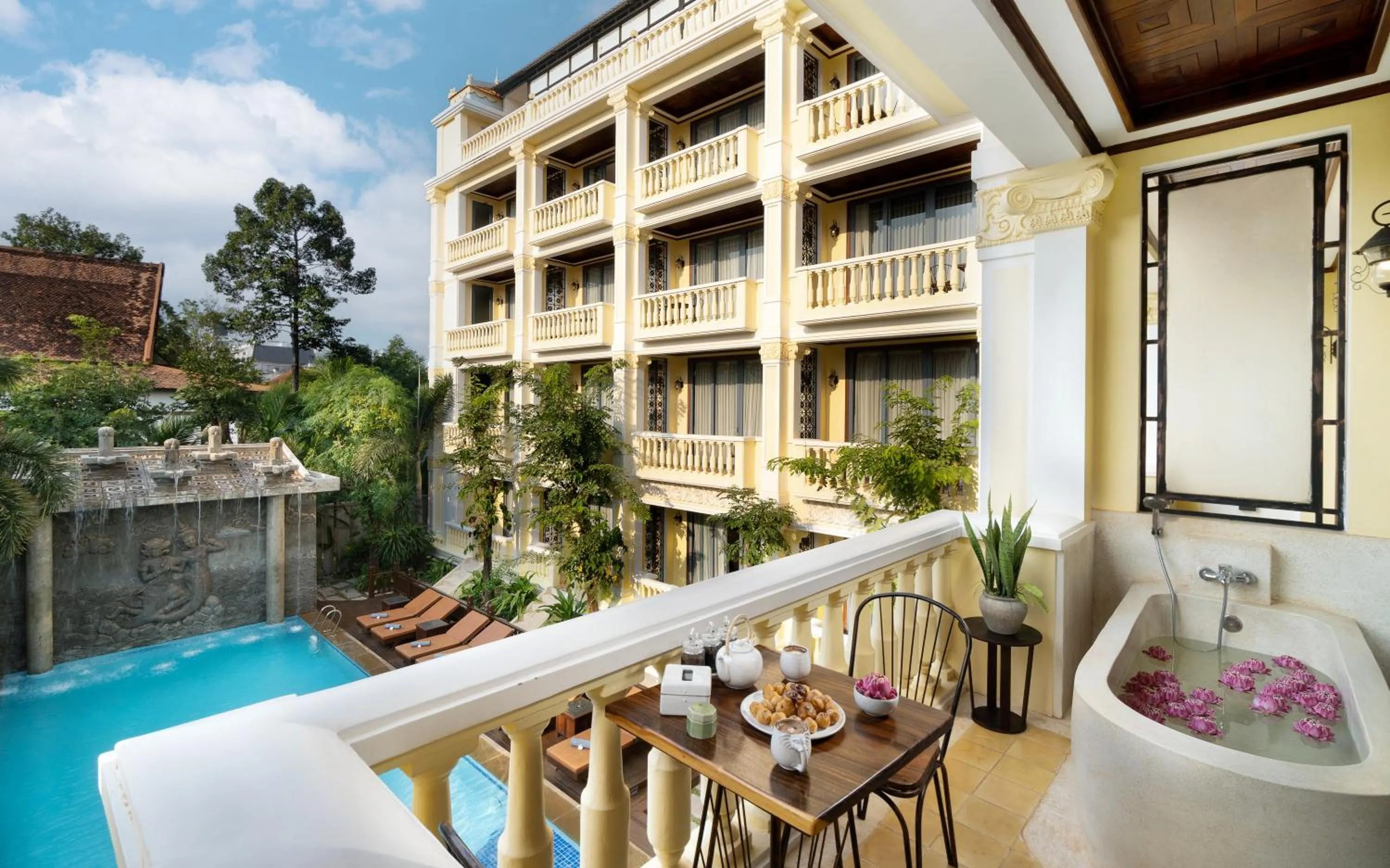 Honeymoon Suite + Free Workspace+ Afternoon Tea +Tree planting - single occupancy in The Elephant