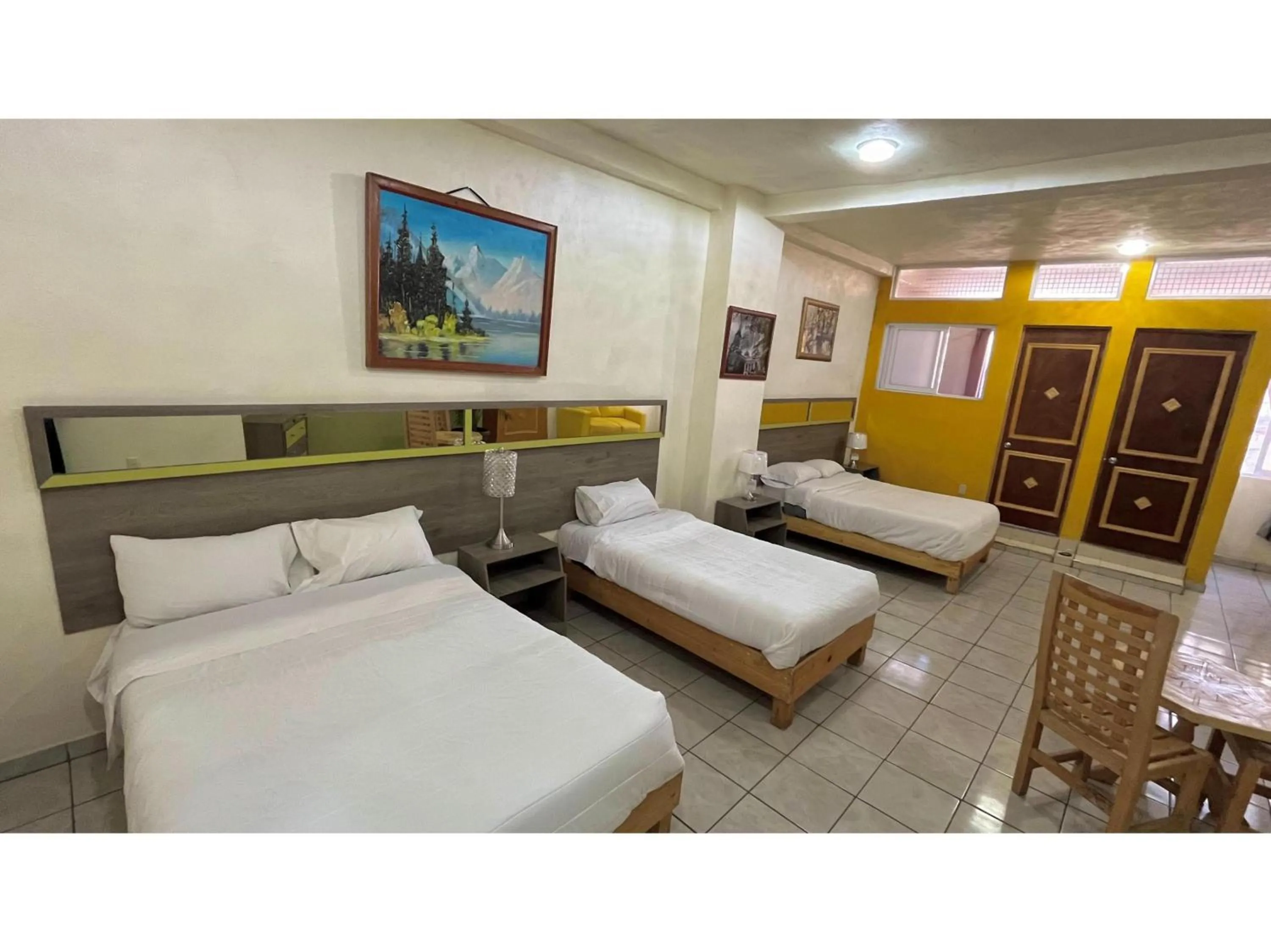 Standard Three beds in OYO Hotel Museo Carnaval