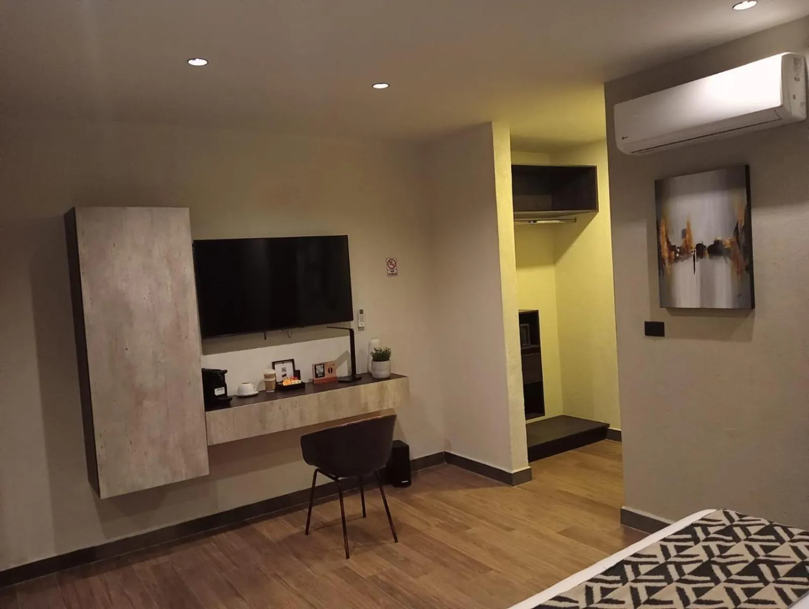 Queen Room with Shower with Grab Bars - Mobility Access/Non-Smoking in Esplendor by Wyndham San Luis Potosi