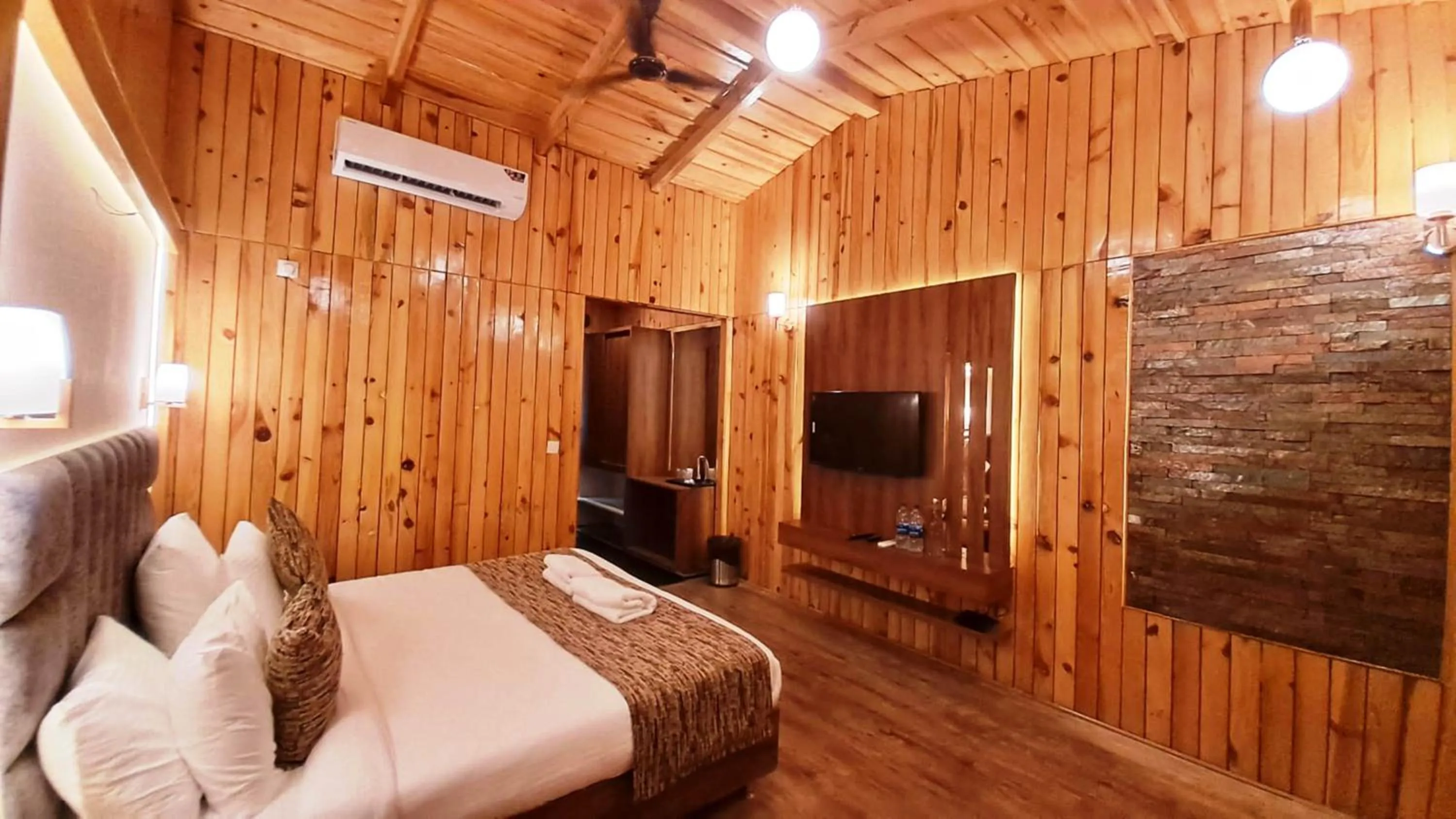 Deluxe King Room - single occupancy in Qcent Woods Resort & Spa, Rishikesh