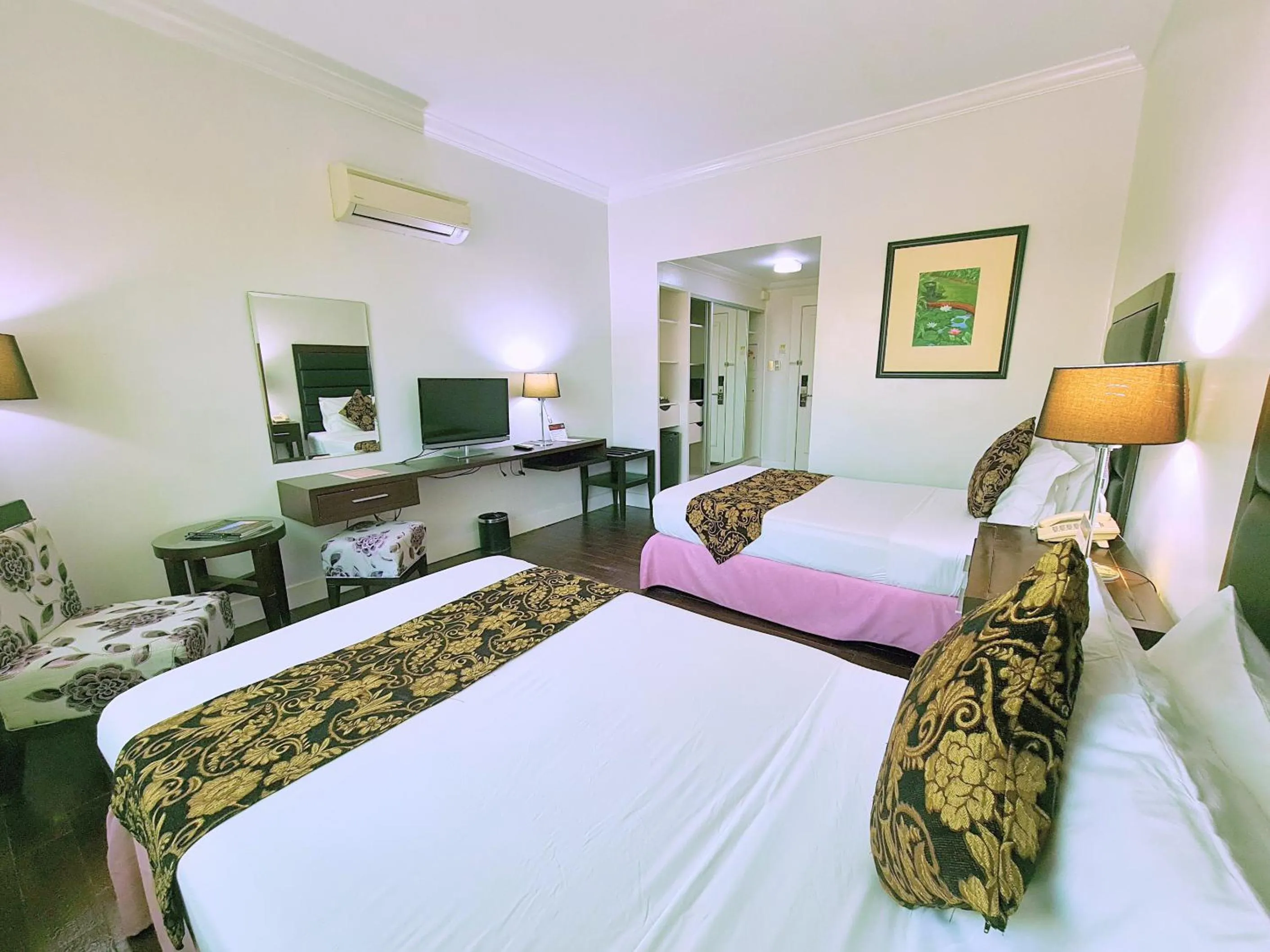 Deluxe Room in Fiesta Garden Hotel