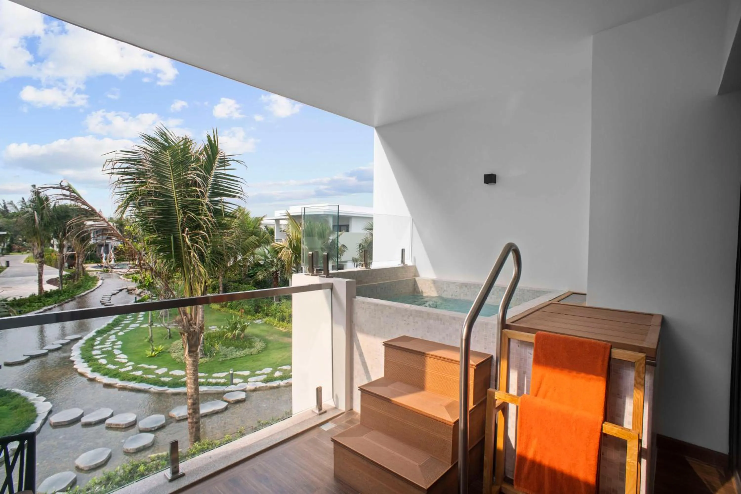 King Suite with Jacuzzi and Garden View in Angsana Ho Tram