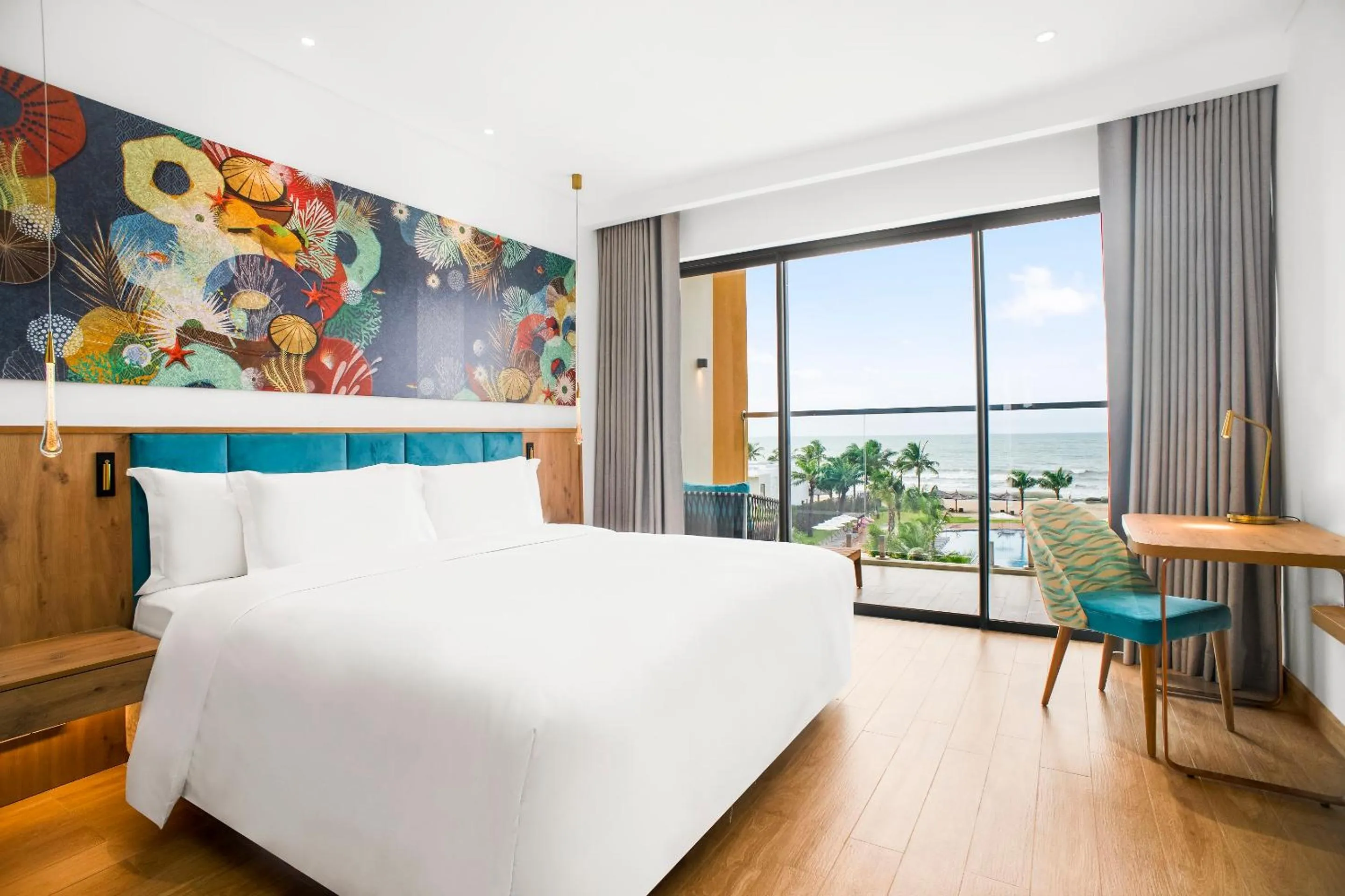 Superior King Room with Balcony and Sea View in Dhawa Ho Tram
