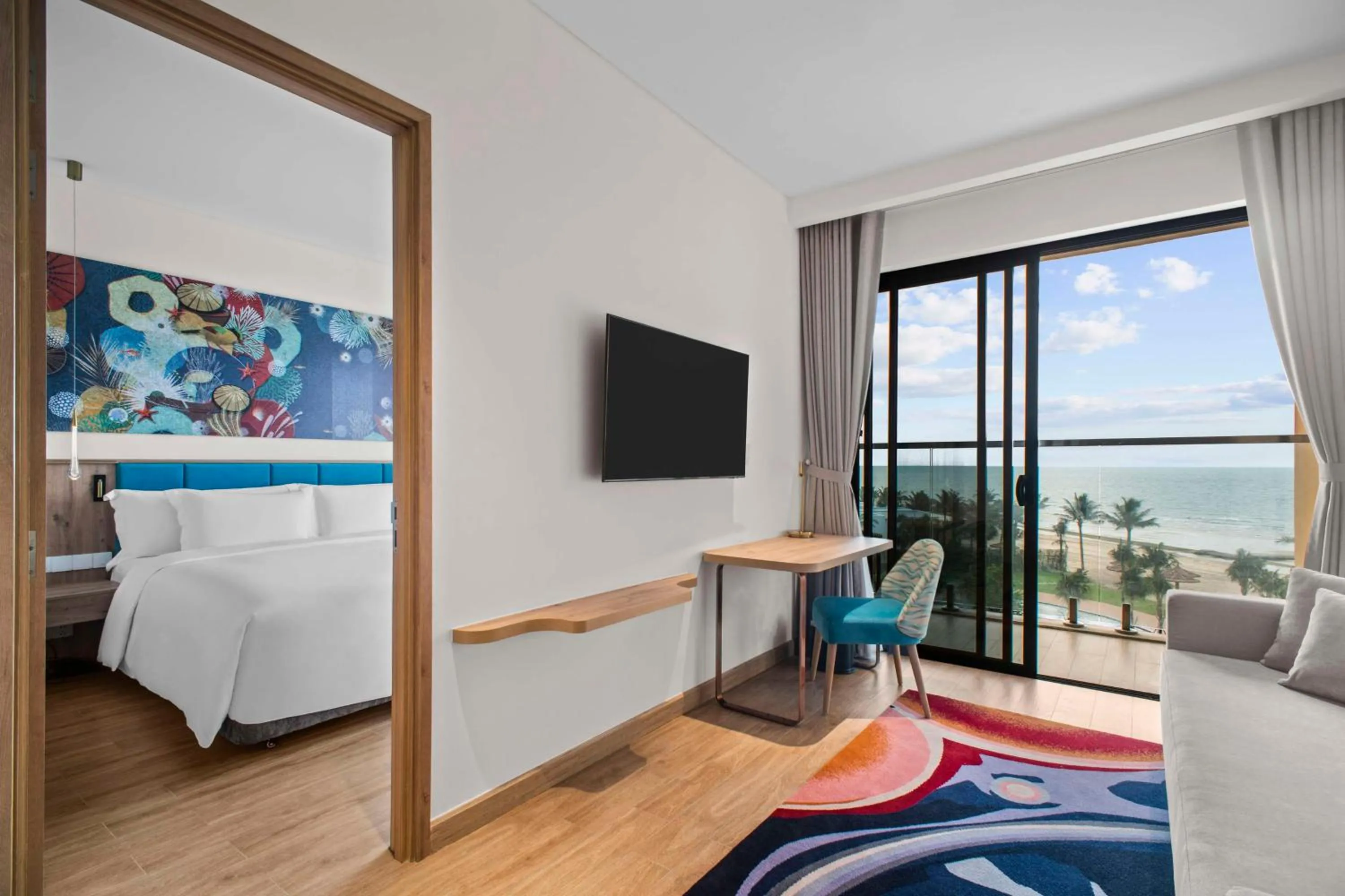 Two-Bedroom Suite with Balcony and Sea View in Dhawa Ho Tram