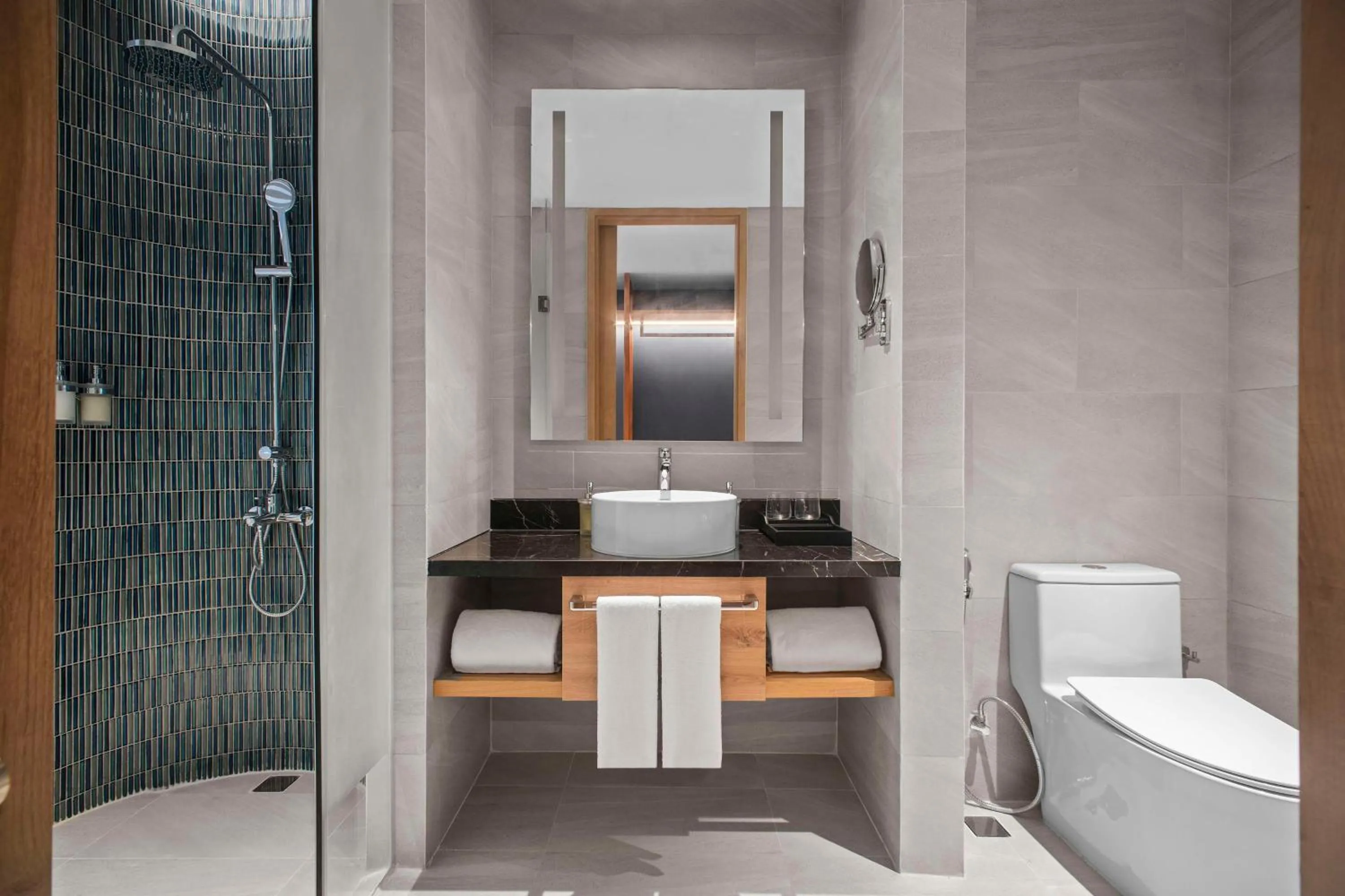 One-Bedroom Suite with Balcony and Sea View - High Floor in Dhawa Ho Tram