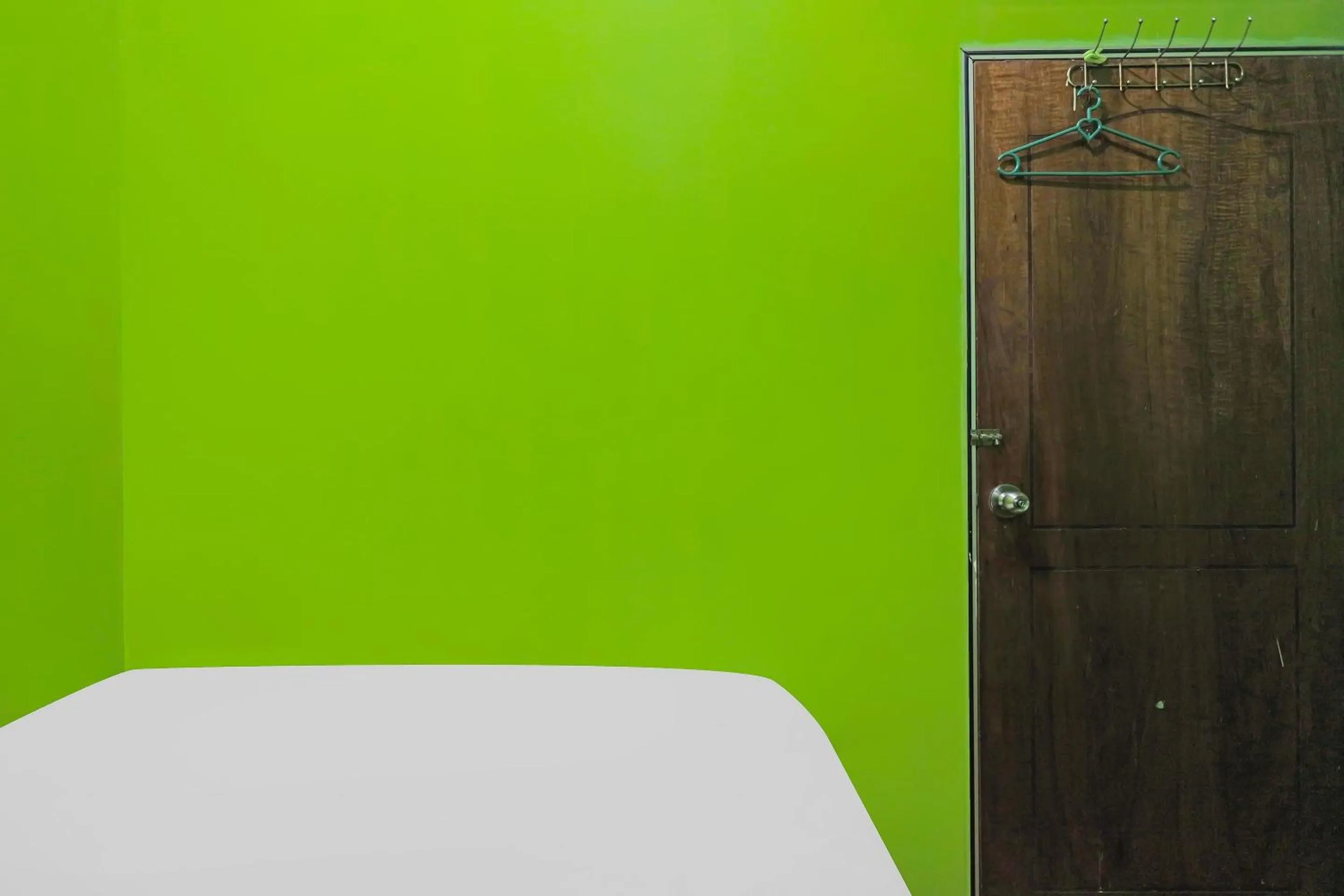 Budget Double Room in Hotel O Penginapan Pak DheNearMall Nagoya Hill