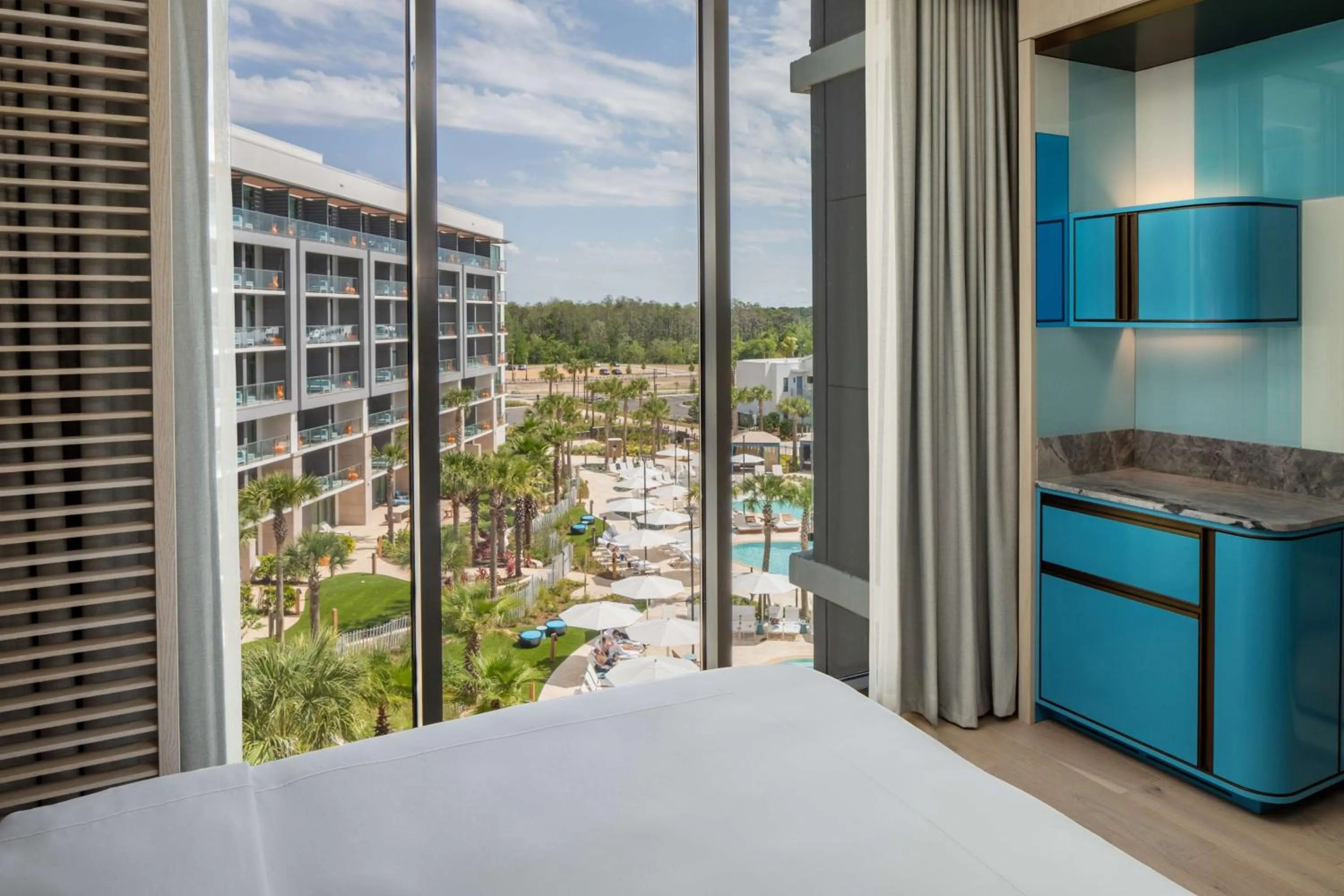 Queen Room with Two Queen Beds and Pool View in Conrad Orlando