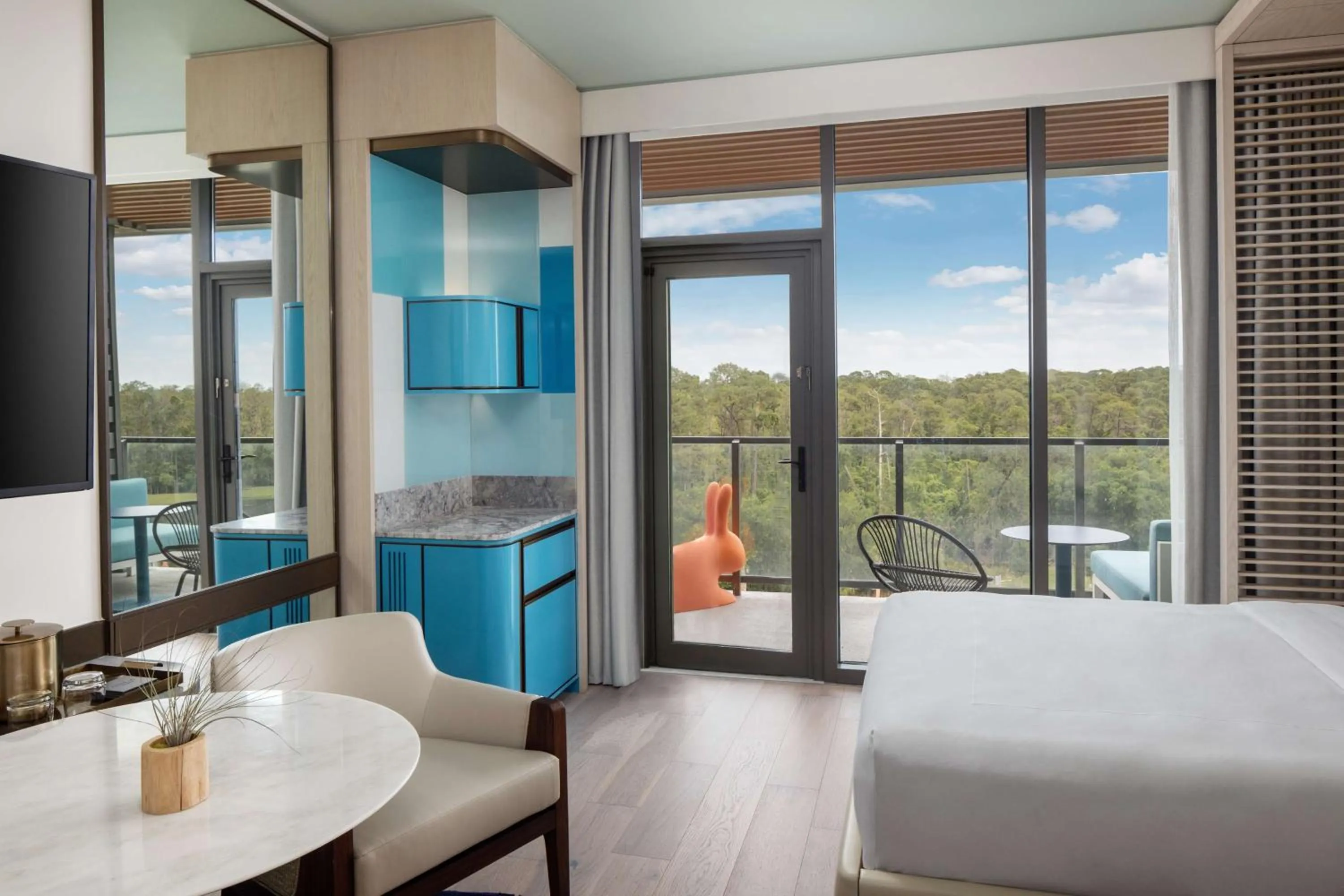 Queen Room with Two Queen Beds and Balcony - Hearing Accessible in Conrad Orlando