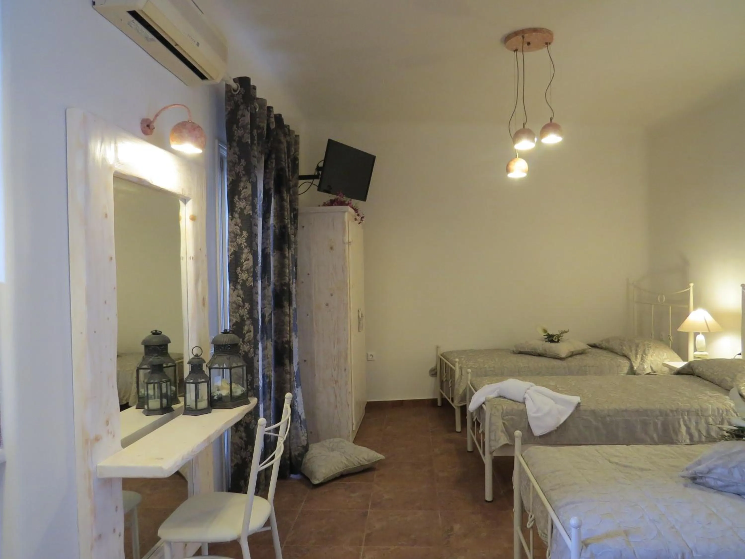 Superior Quadruple Room in Villa Manos Hotel