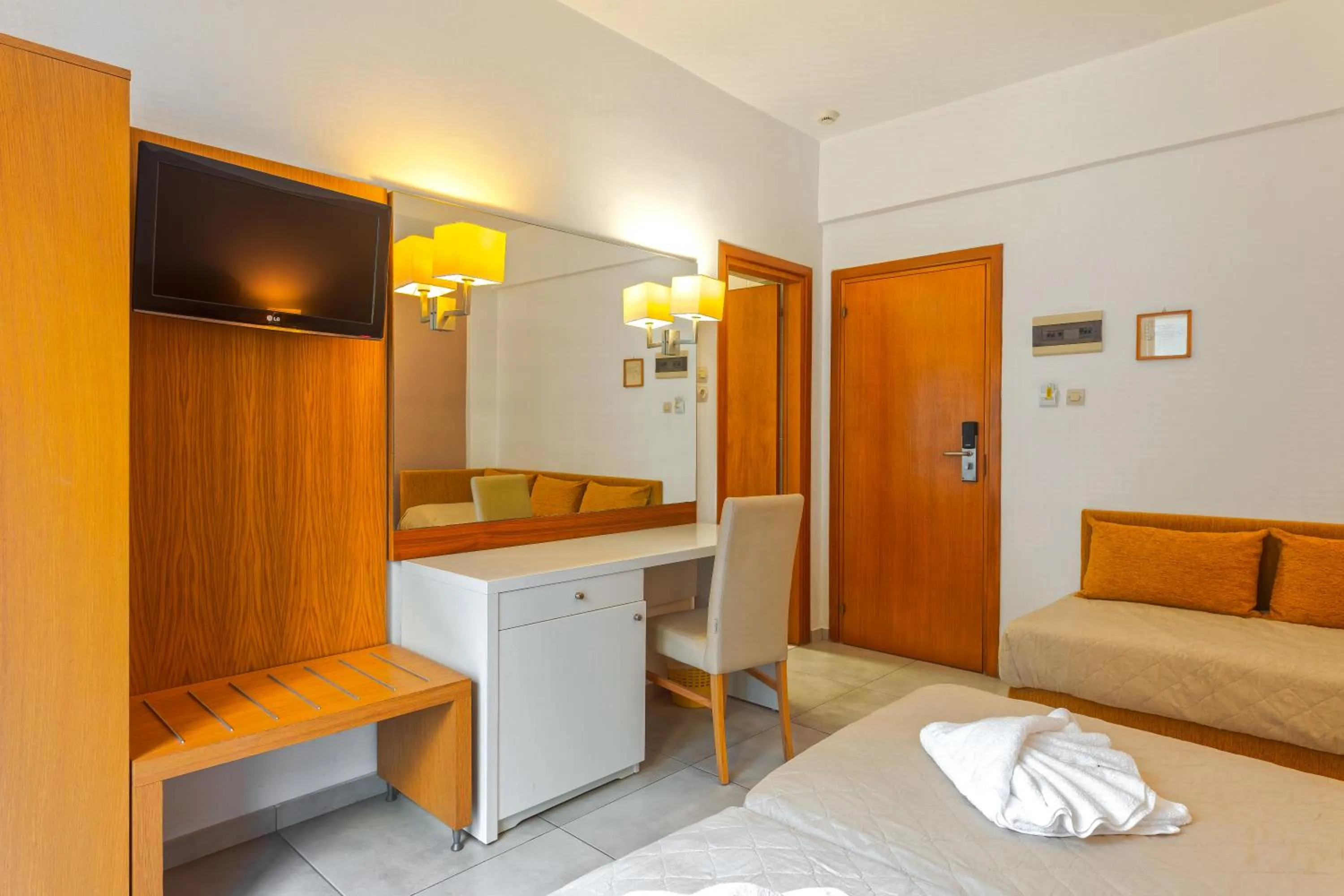 Triple Room with Balcony in Hotel Africa