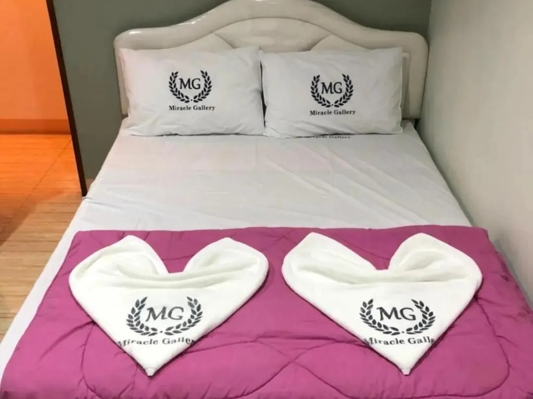 Single Room with Bathroom in Miracle Gallery Hotel